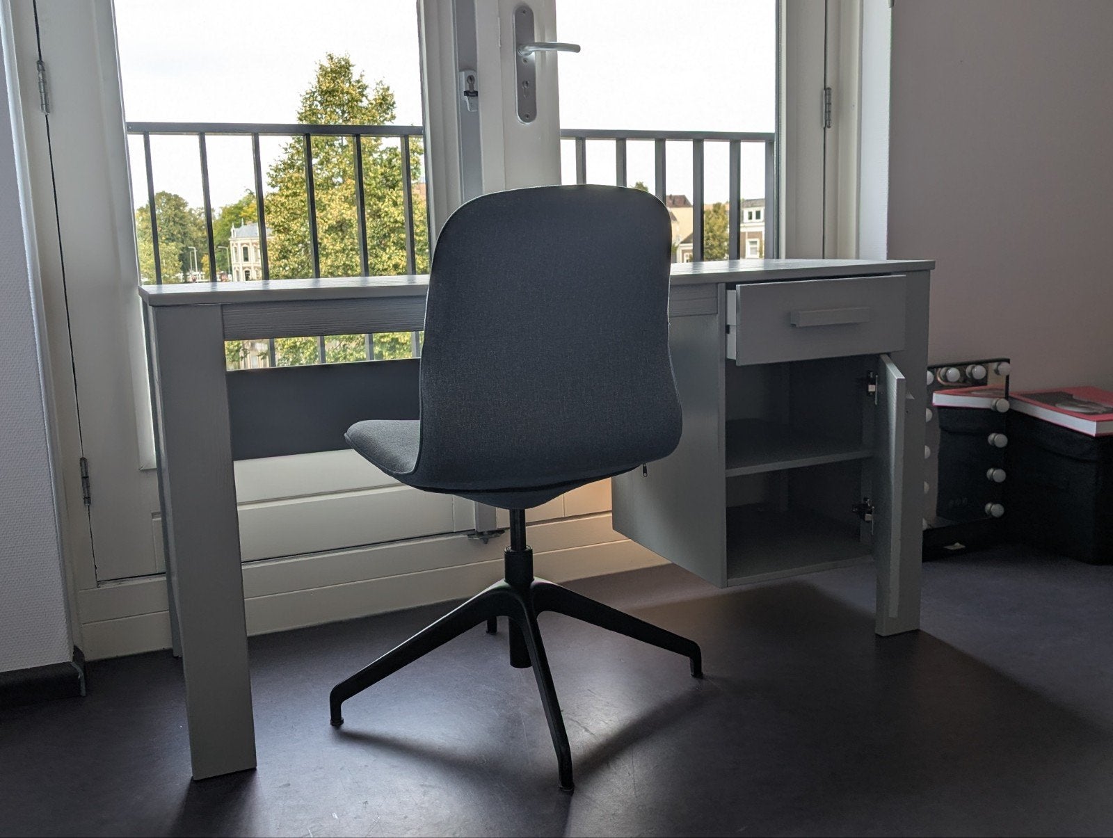 Massief houten bureau 140x60cm, 74 hoog, Huis en Inrichting, Ophalen, Gebruikt, Hout