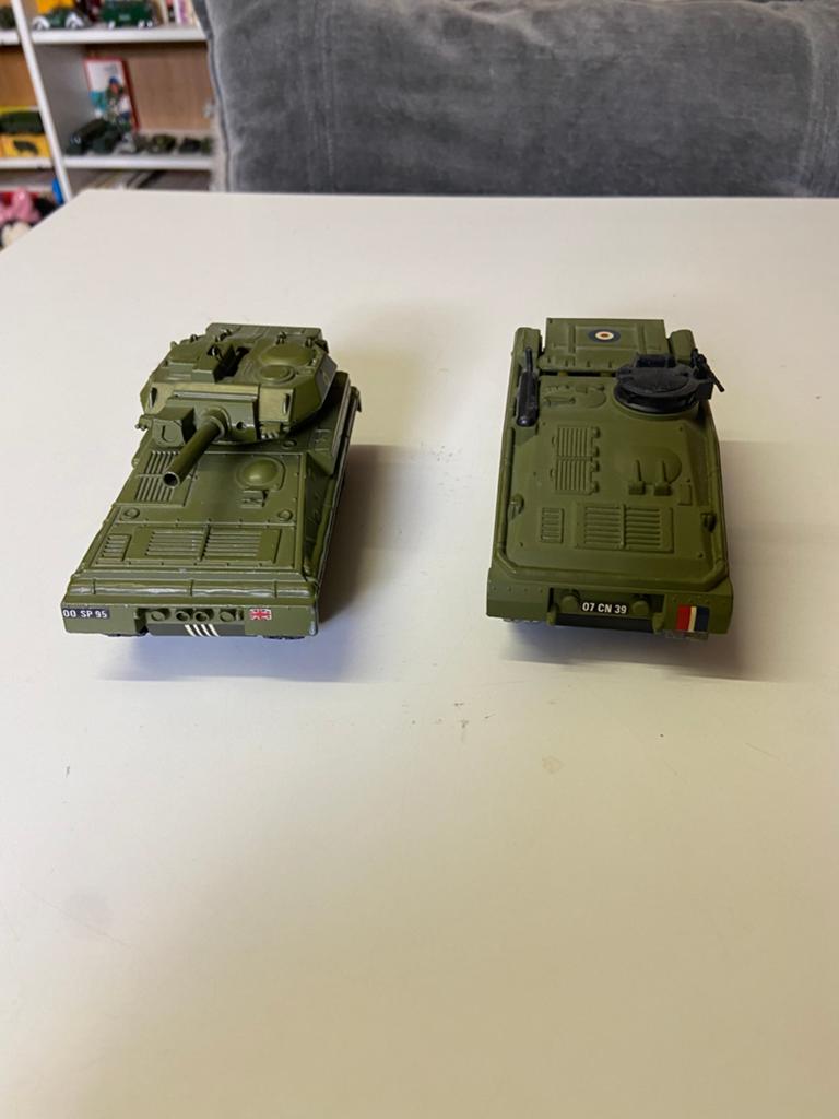 2x dinky militair 691. 696, Hobby en Vrije tijd, Ophalen of Verzenden, Zo goed als nieuw, Auto, Dinky Toys