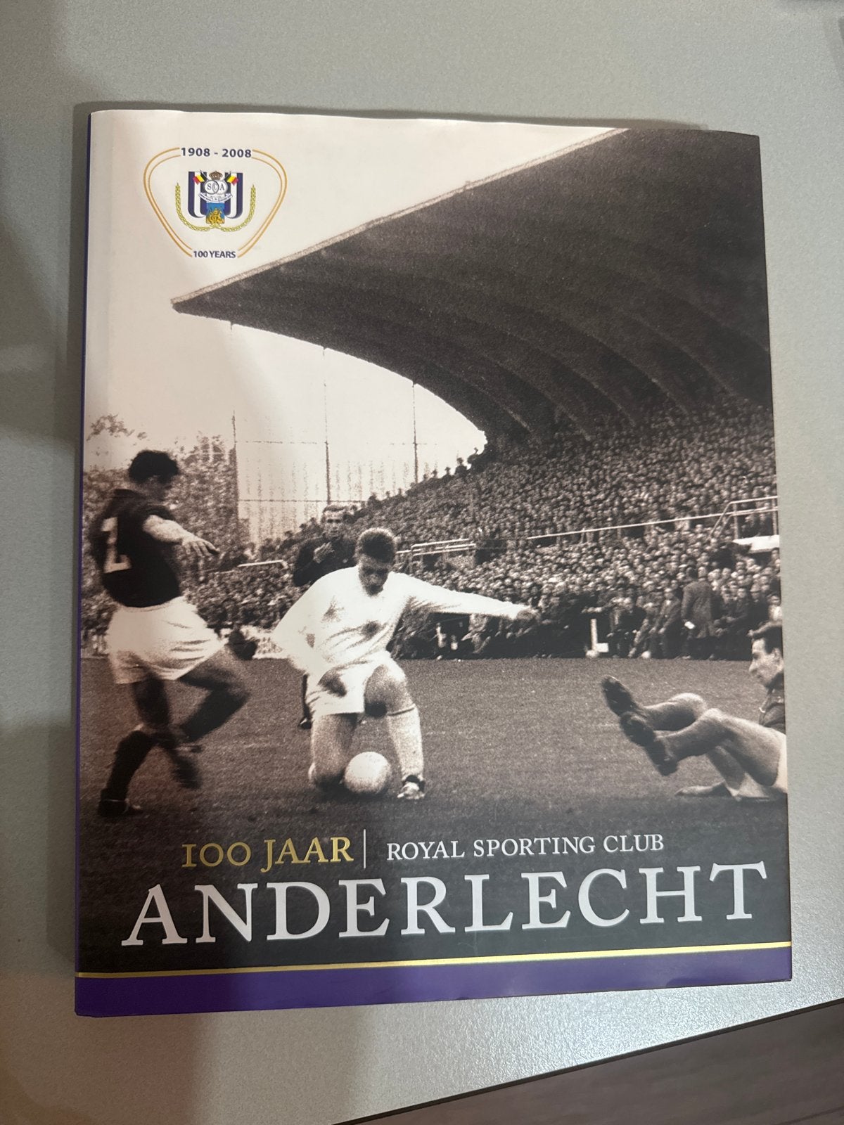 100 Jaar Royal Sporting Club Anderlecht Boek, Ophalen of Verzenden, Zo goed als nieuw, Balsport