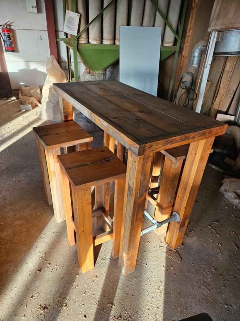 Steigerhouten hoge tafel met 4 barkrukken, Huis en Inrichting, Ophalen of Verzenden, Gebruikt