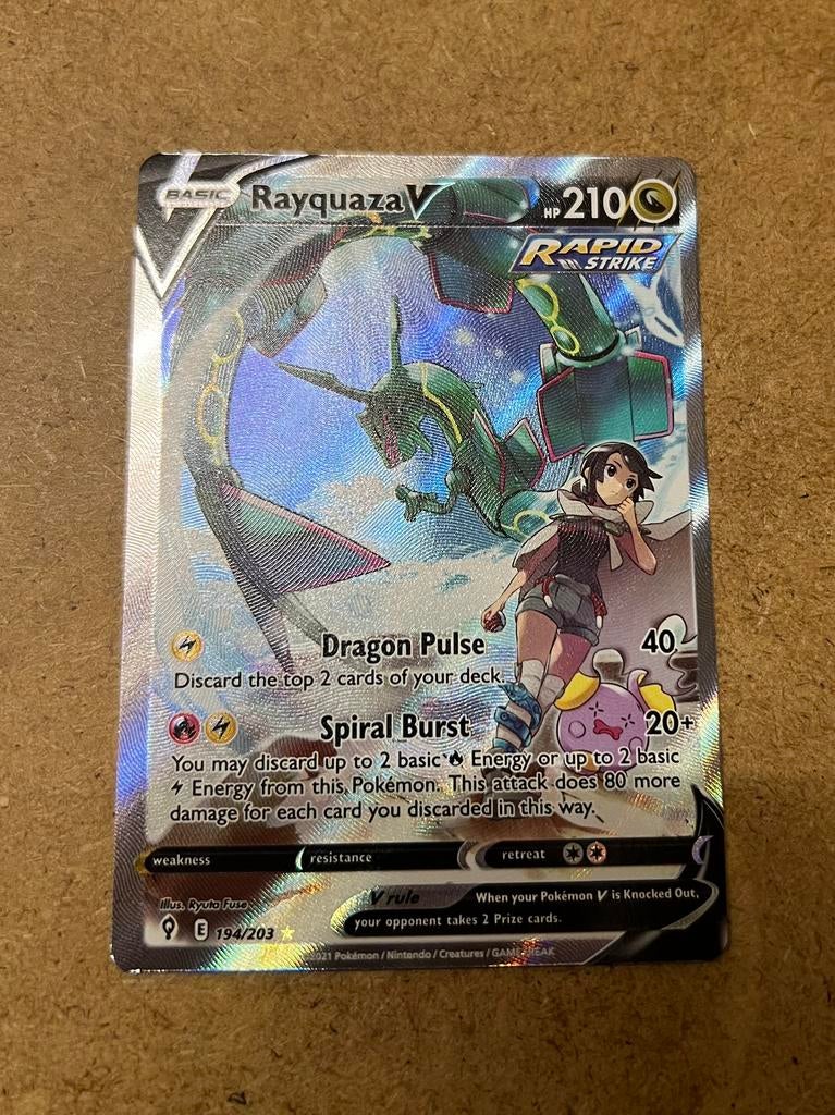 🐉 Rayquaza V #194/203, Hobby en Vrije tijd, Verzamelkaartspellen | Pokémon, Ophalen of Verzenden, Zo goed als nieuw