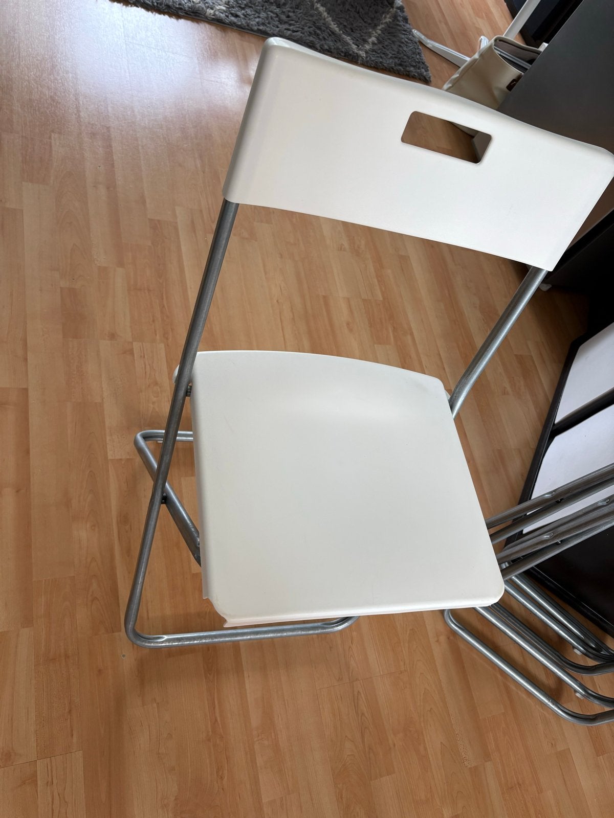 4 witte IKEA klapstoelen, 1 met klein scheurtje, Huis en Inrichting, Stoelen, Ophalen, Kunststof, Gebruikt, Wit