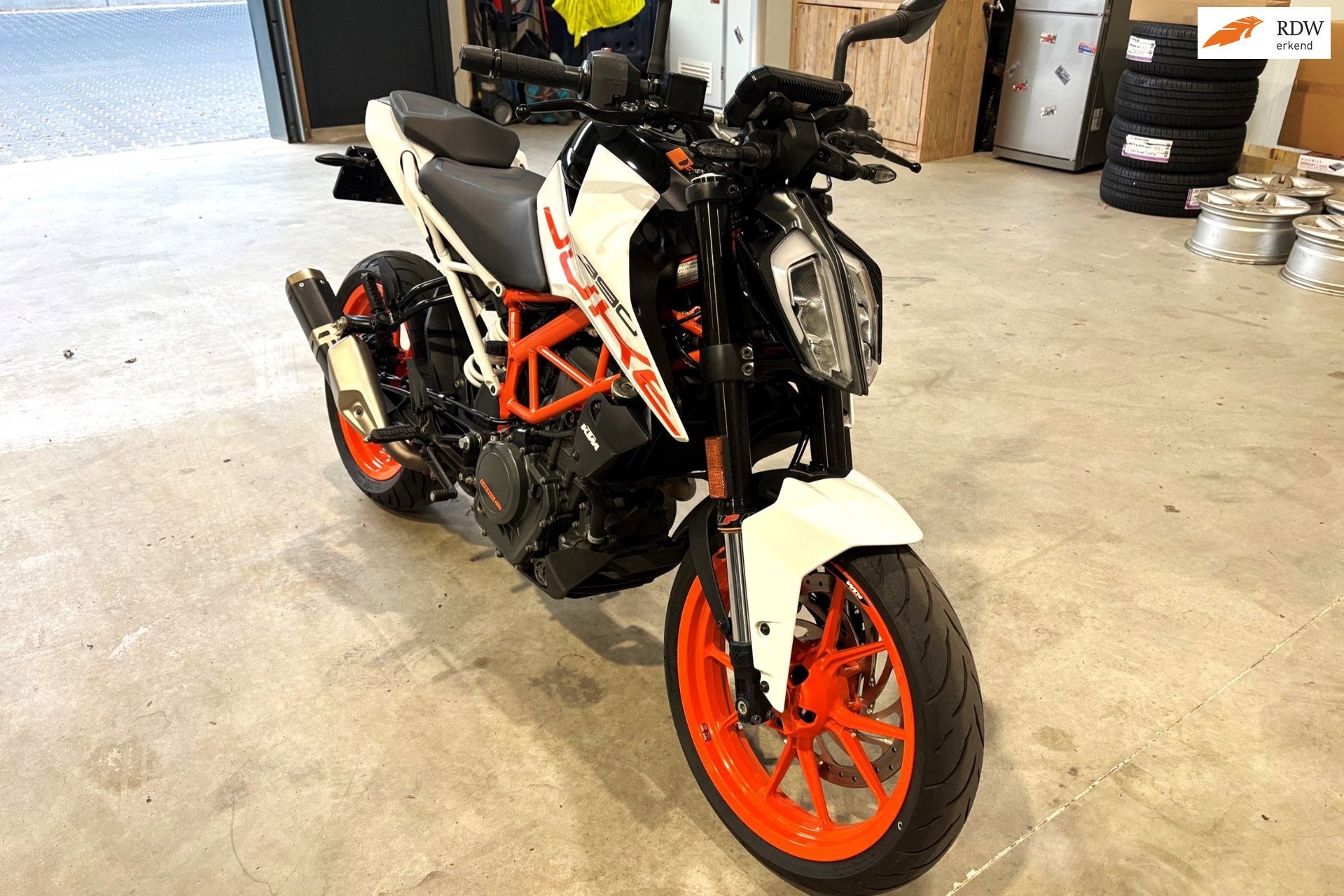 KTM 390 Duke ABS in nieuwstaat, Motoren, Motoren | KTM, Achterbroek 11
596 MP  Milsbeek, NL, KTM, Bedrijf, 373 cc