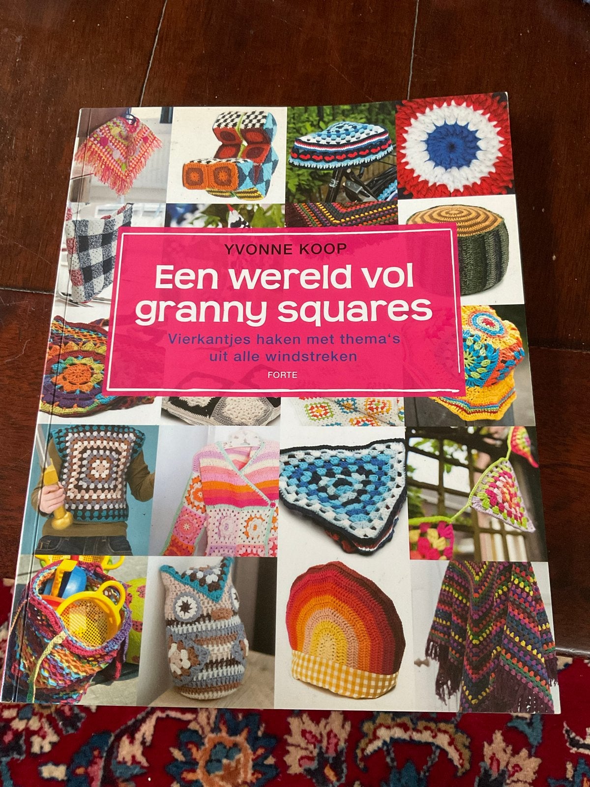 Een wereld vol granny squares - Yvonne Koop, Boeken, Hobby en Vrije tijd, Ophalen of Verzenden, Zo goed als nieuw, Breien en Haken
