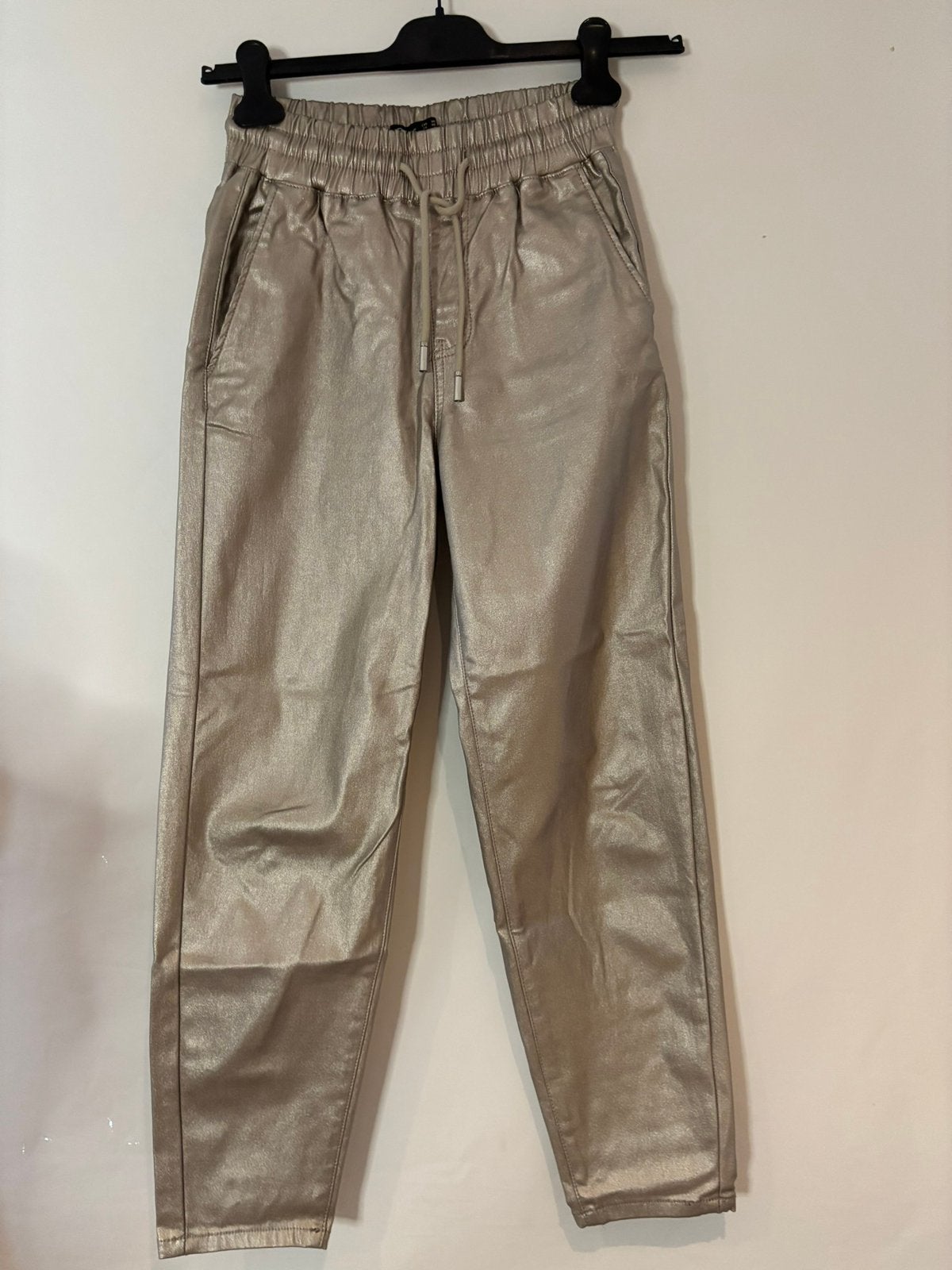 Toxik 3 goudkleurige broek maat 34, Overige kleuren, Ophalen of Verzenden, Zo goed als nieuw, Maat 34 (XS) of kleiner