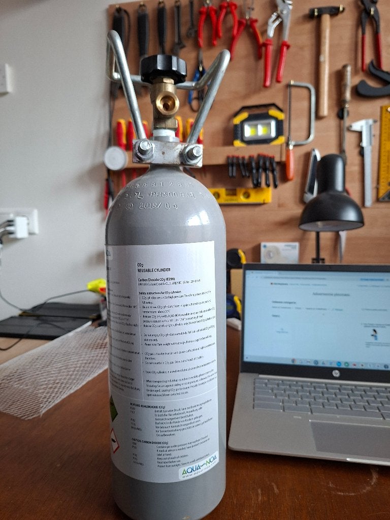 Te koop 2 liter Co2 fles, Ophalen, Gebruikt, App-bediening, Overige merken