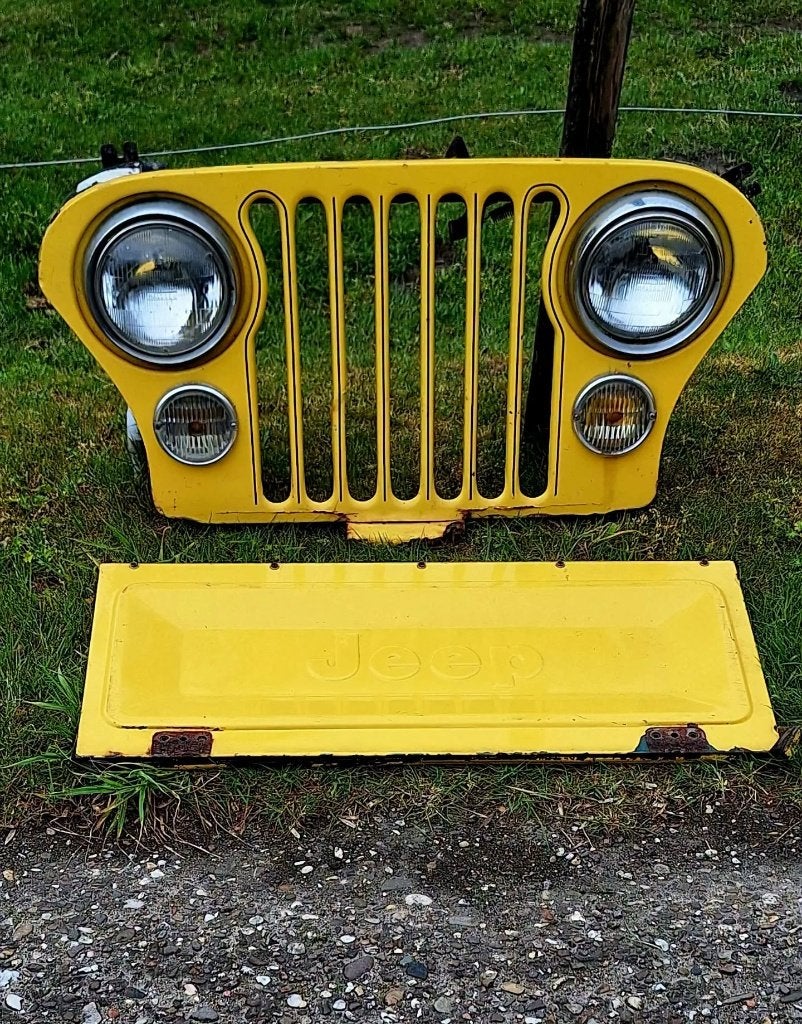 Originele grill Jeep model CJ5 of CJ7 en ook een achterklep., Ophalen, Gebruikt, Achterklep, .