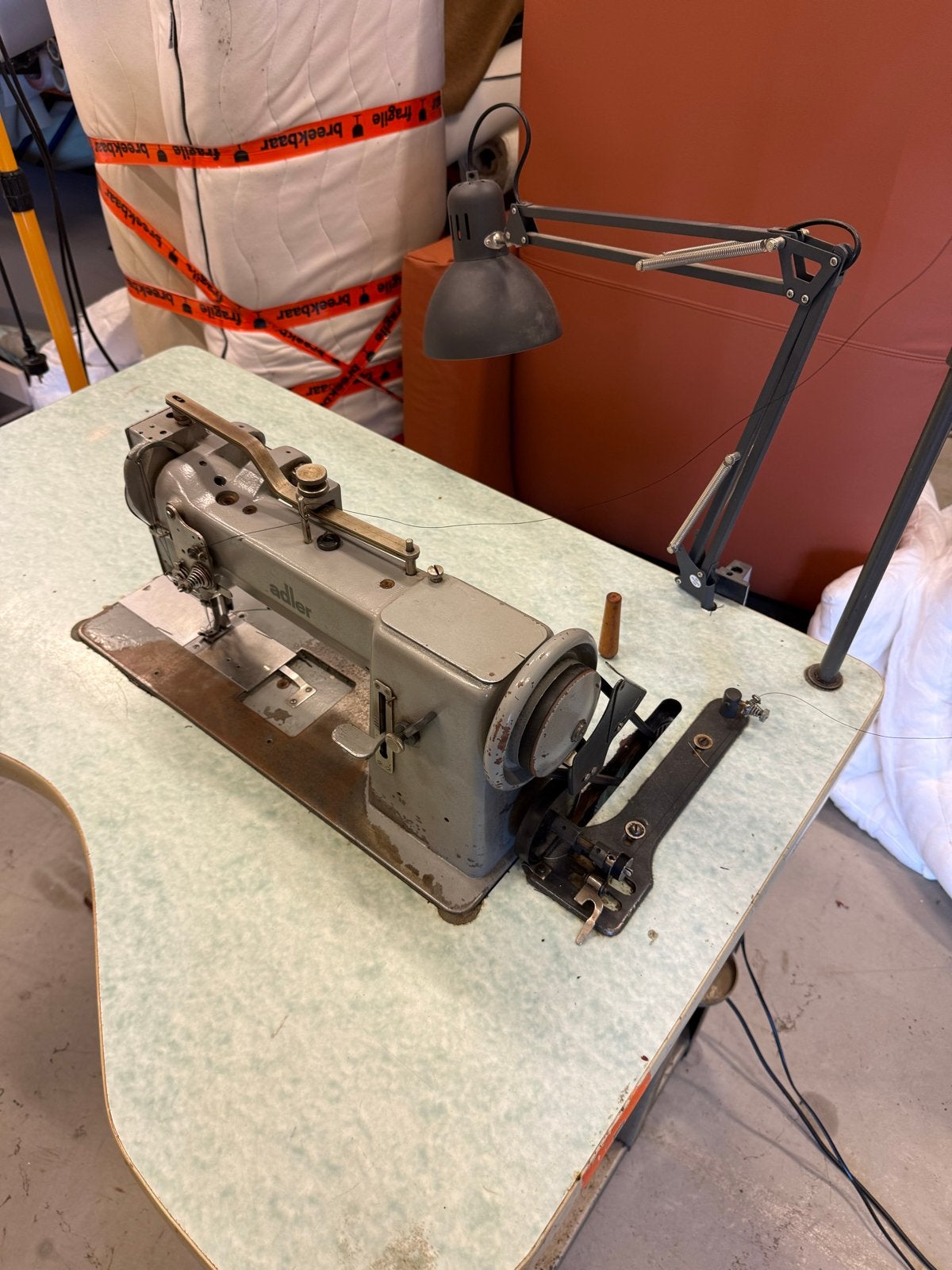 Adler Industriële Naaimachine met Lamp, Gebruikt, Naaimachine, Industrieel, Ophalen