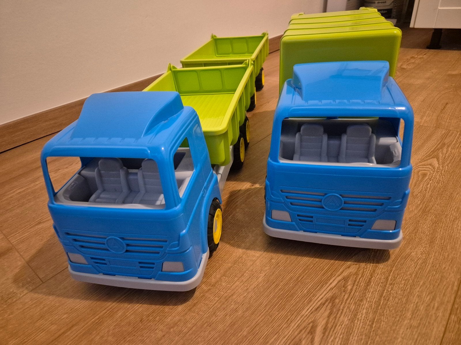 Speelgoed Vrachtwagen met Aanhanger en Vuilniswagen, Ophalen, Zo goed als nieuw