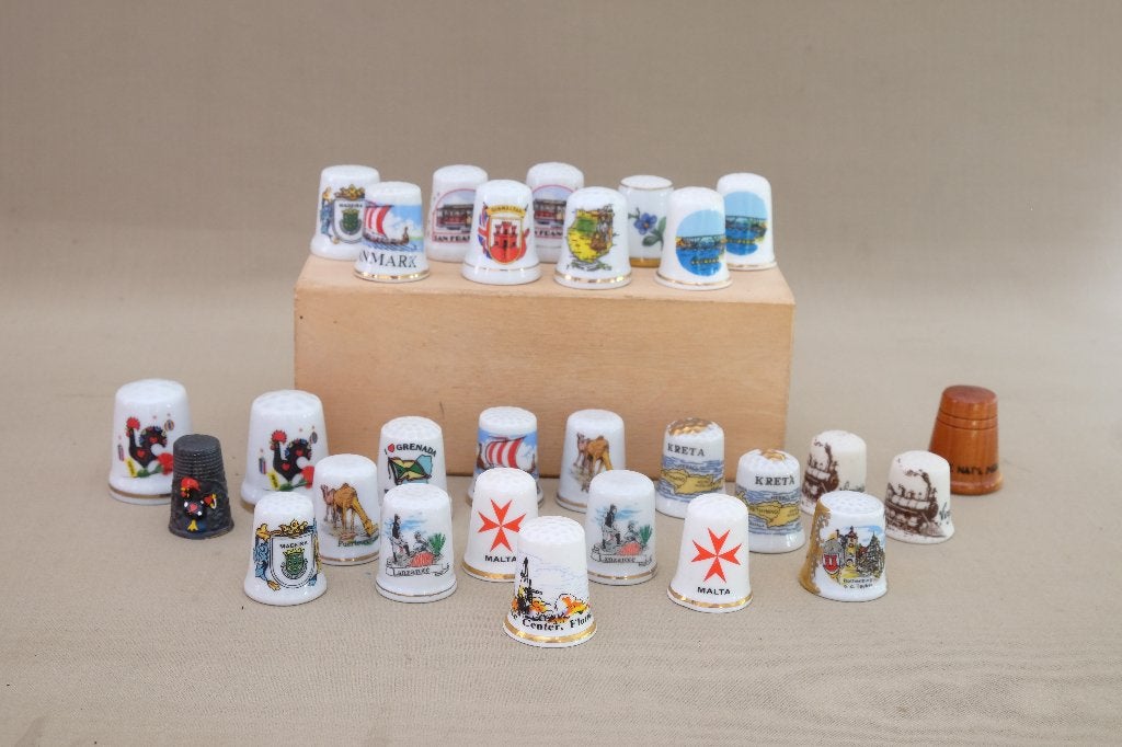 vingerhoed verzameling 28  uit diverse landen  vintage, Ophalen of Verzenden, Zo goed als nieuw, Porselein