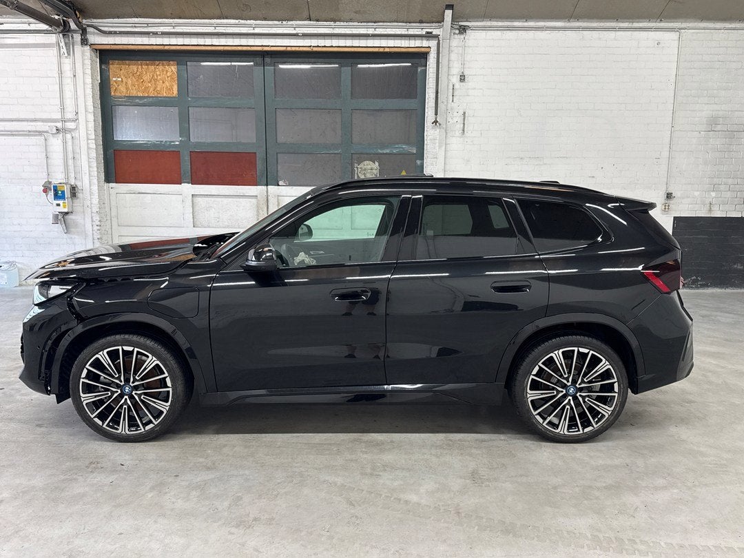 BMW X1 xDrive30e M pakket M Sport Pro Panoramadak|Navigatie|, 1800 kg, 16 kWh, Zwart, Bedrijf