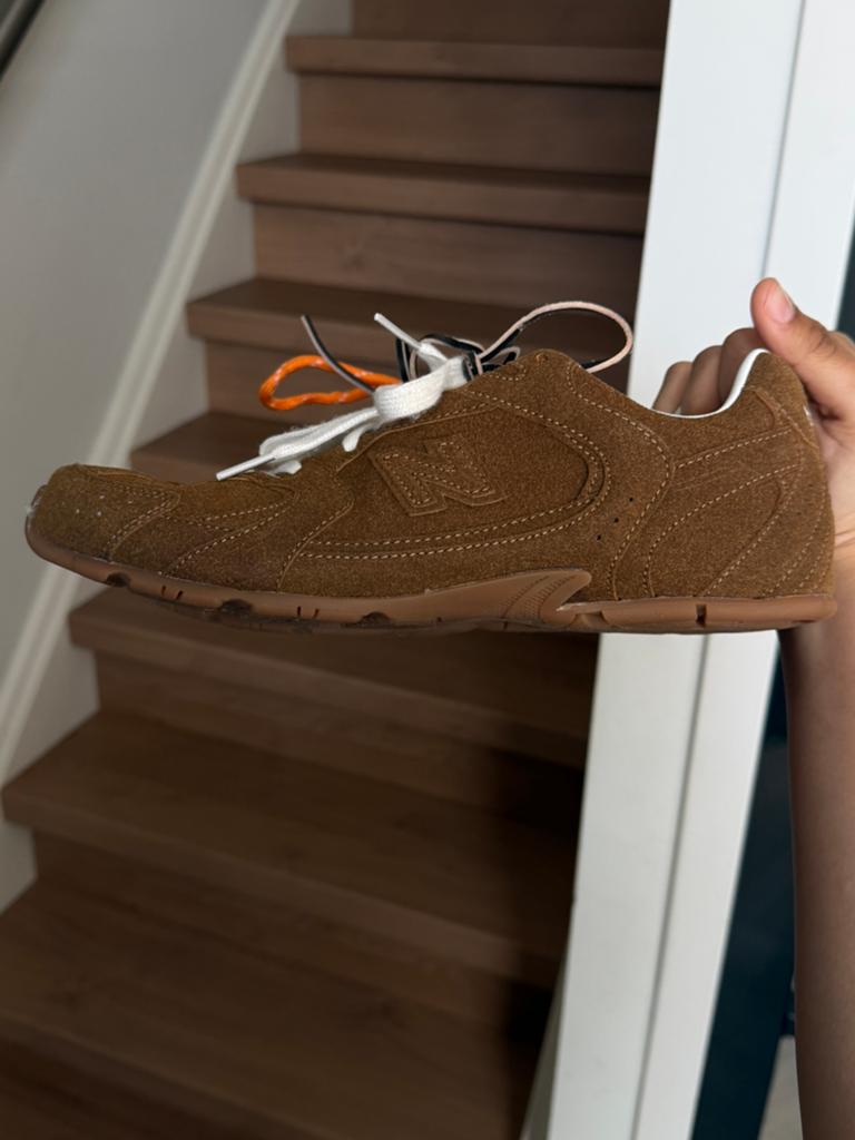 Miu miu x new balance, Bruin, Verzenden, Sneakers of Gympen, Zo goed als nieuw