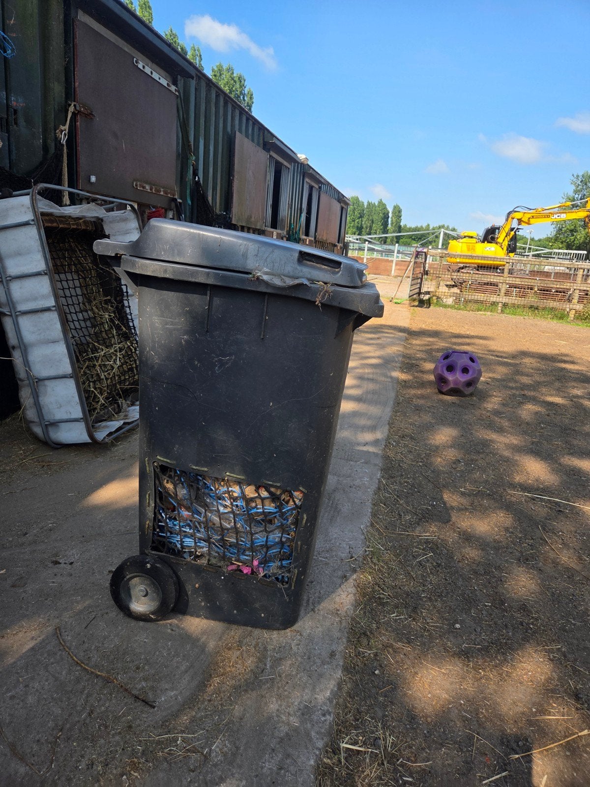 Slowfeeder voor paarden, Ophalen, Gebruikt