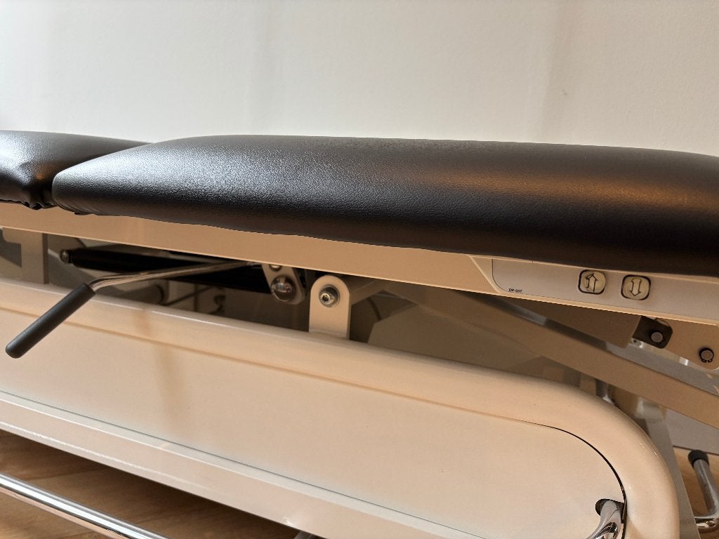 Foto 13 van Enraf Nonius Manumed 3-delige Elektrische behandeltafel