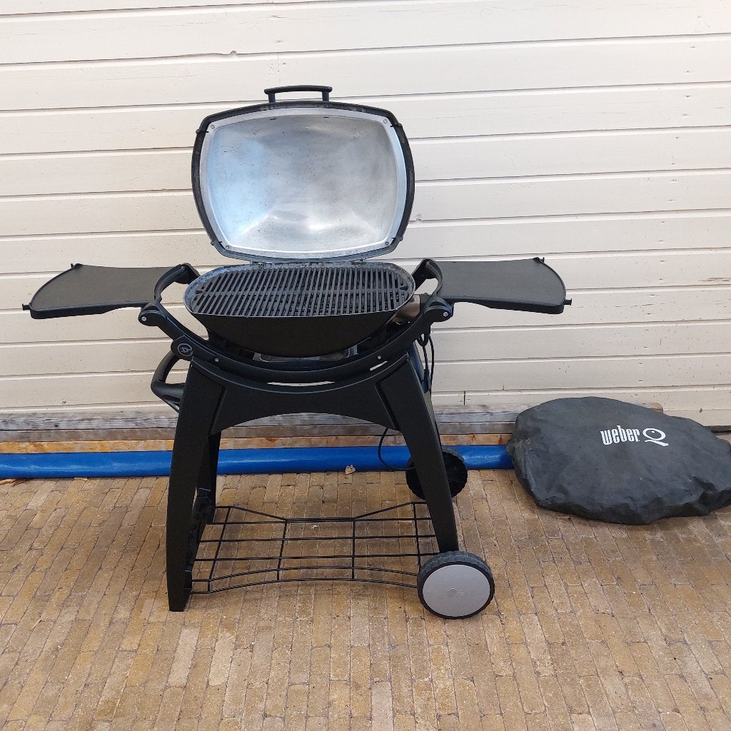 WEBER BBQ Q240 Groot met onderstel en hoes, Tuin en Terras, Elektrische barbecues, Ophalen, Zo goed als nieuw, Weber