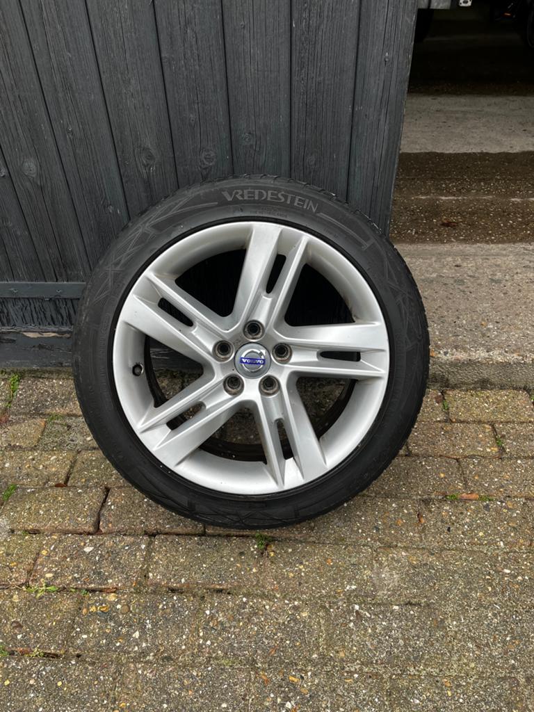 Originele volvo velgen 235/45/R17, Ophalen, Velg(en), 17 inch, Winterbanden