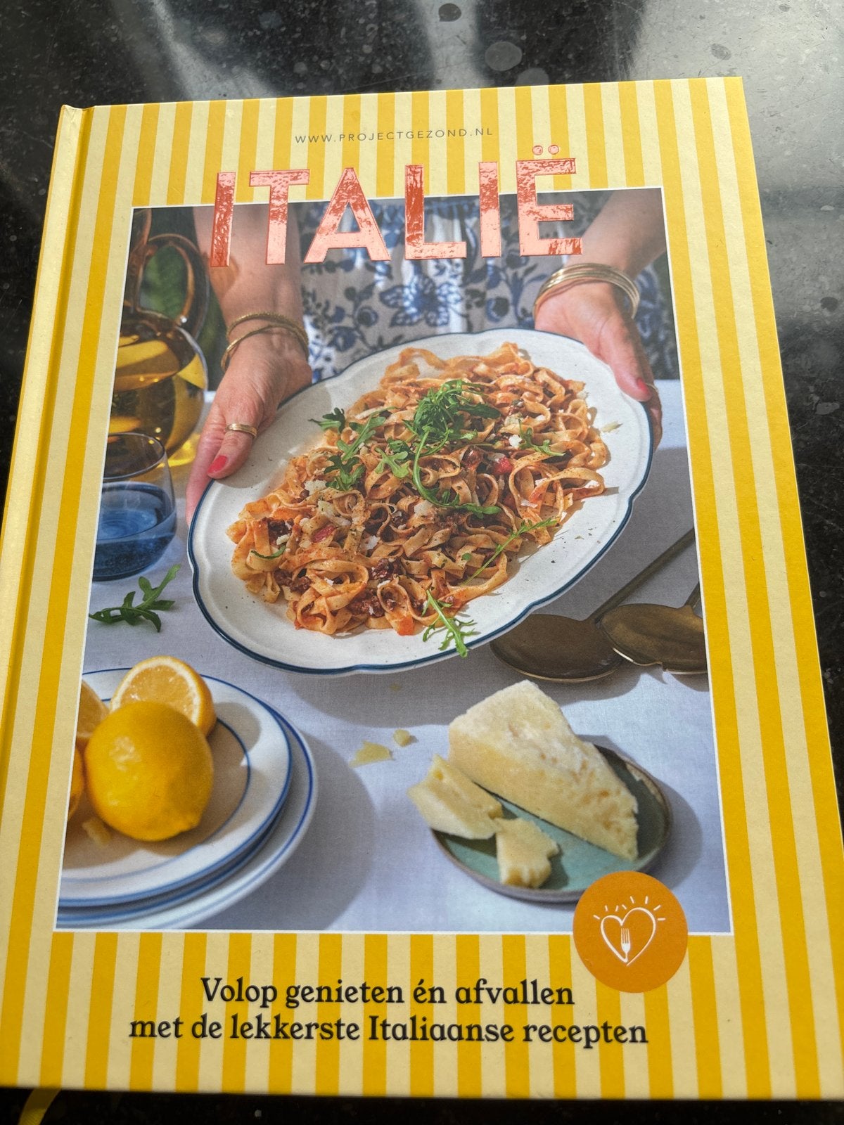 Italië: Volop genieten én afvallen met Italiaanse recepten, Italië, Voorgerechten en Soepen, Ophalen of Verzenden, Zo goed als nieuw