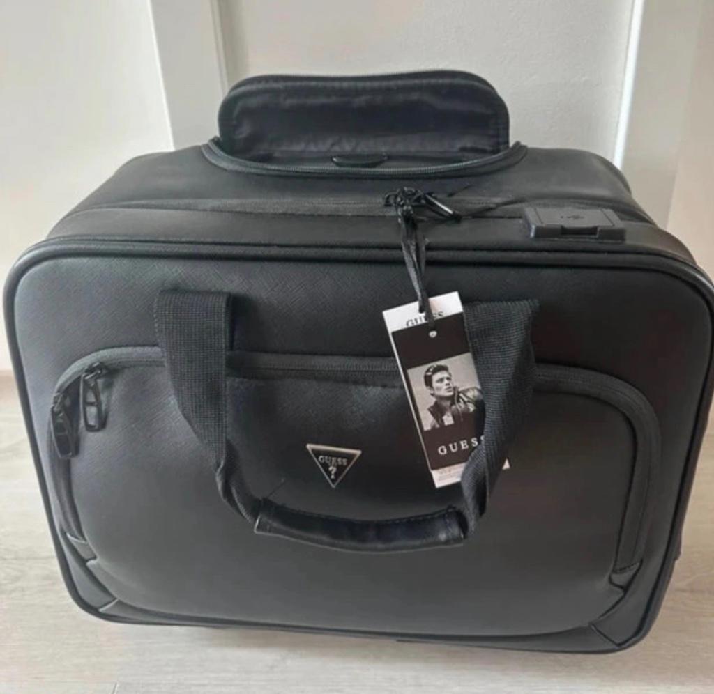Gues trolley koffer, Sieraden, Tassen en Uiterlijk, Koffers, Hard kunststof, Minder dan 50 cm, Ophalen of Verzenden, Zo goed als nieuw