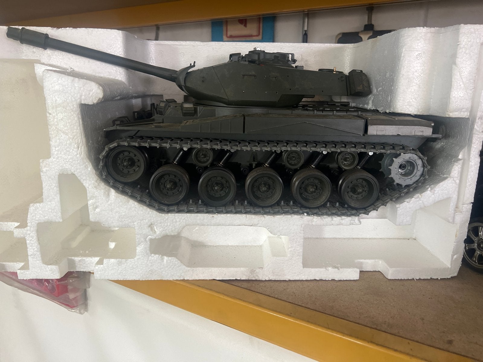 RC Tank Model - Groen Legervoertuig met Afstandsbediening, Ophalen of Verzenden, Zo goed als nieuw