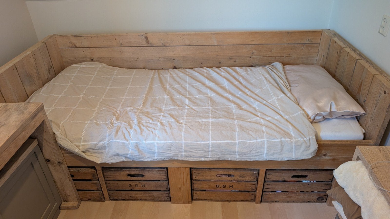 Steigerhouten bed, bureau en kastje., Ophalen, Gebruikt, Eenpersoons, Overige maten