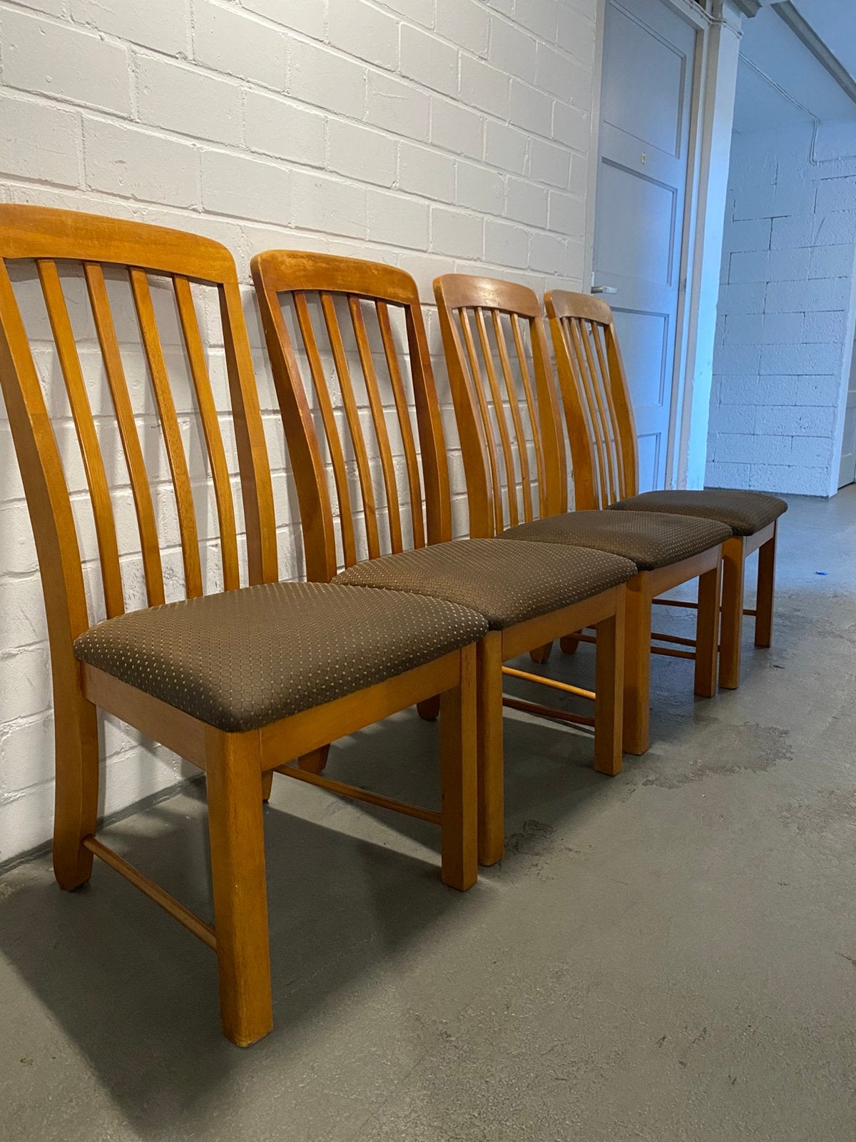 Eetkamerstoelen, Ophalen, Zo goed als nieuw, Bruin, Hout