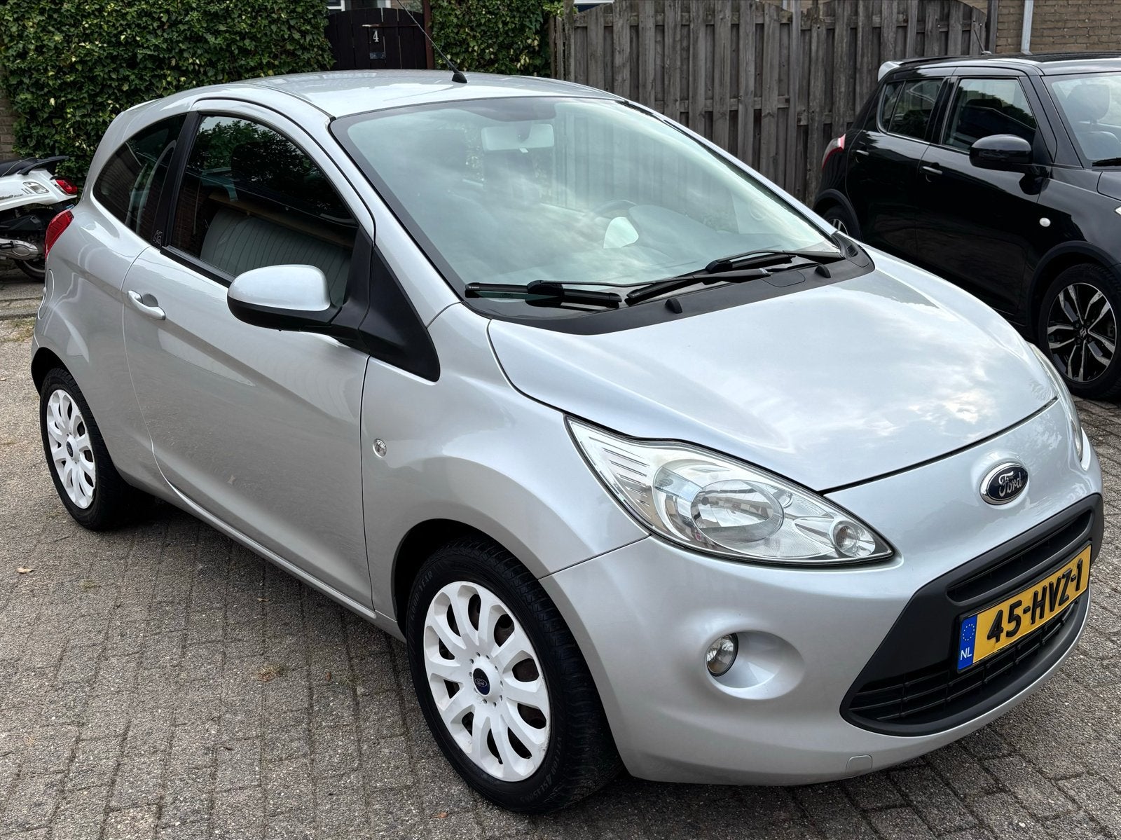 Ford Ka Titanium 1.2 | Airco | Trekhaak | PDC | APK 04-2027, Auto's, Voorwielaandrijving, Stof, 4 cilinders, 4 stoelen