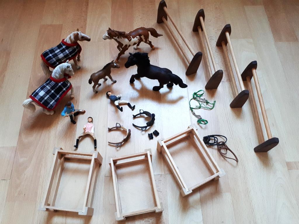 Schleich verzameling paarden, stallen, ruiters en zadels, Ophalen, Gebruikt, Jongen of Meisje