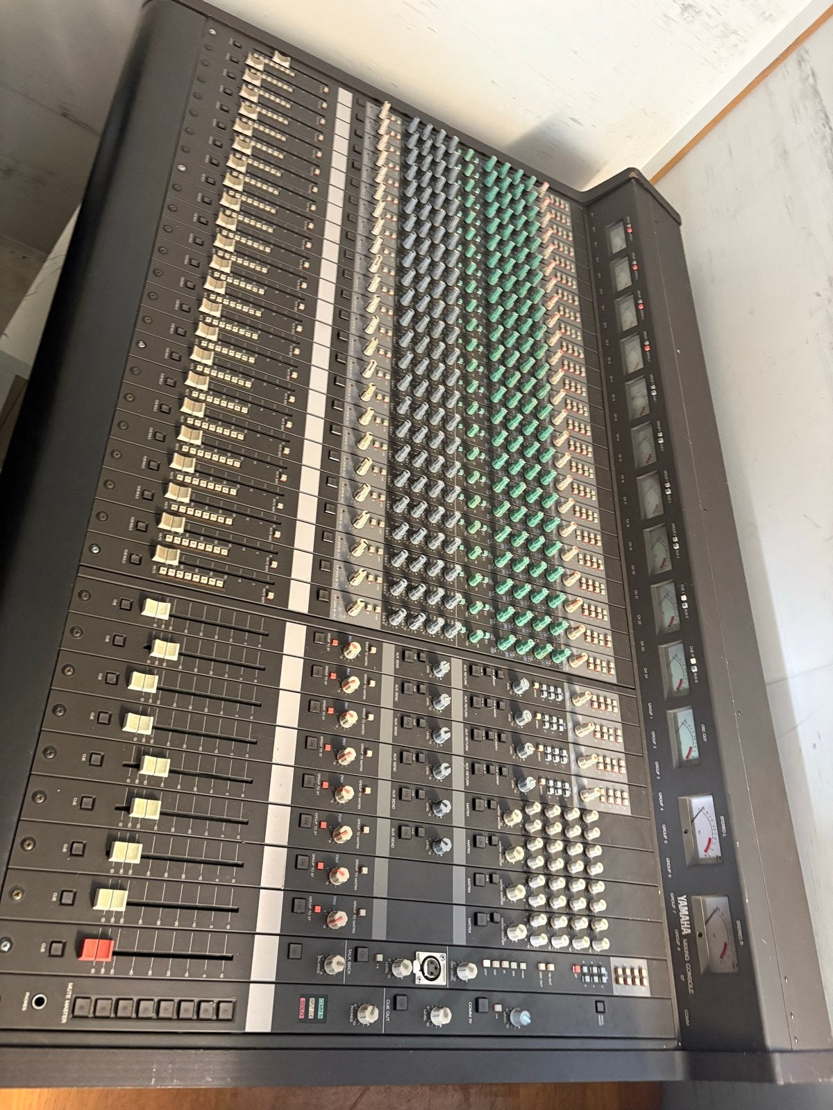 Yamaha PM1800 Mengpaneel met PW1800 Voeding, Ophalen, Gebruikt, 20 kanalen of meer, Microfooningang