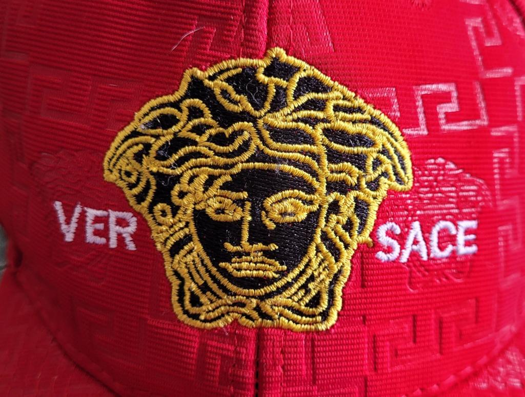 Supermooie zomerse Versace cap, Ophalen of Verzenden, Zo goed als nieuw, One size fits all