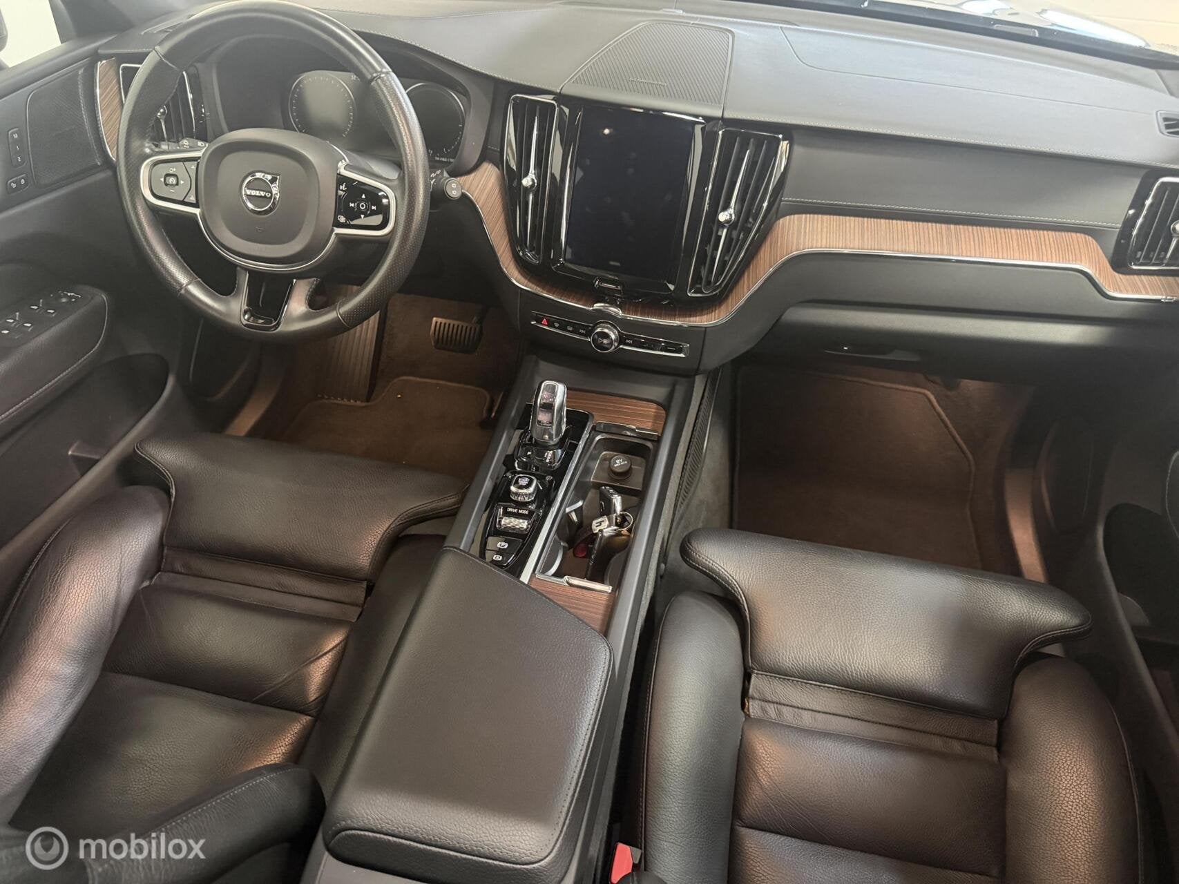 Volvo XC60 2.0 T8 Twin Engine AWD Inscription PANO / ACC, Auto's, Volvo, Automaat, Gebruikt, 4 cilinders, Automatische klimaatregeling