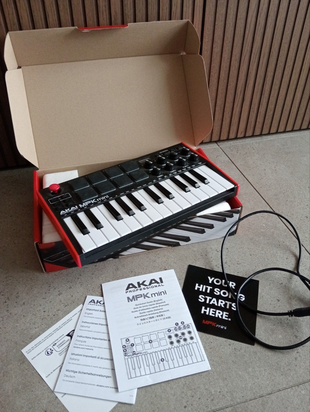Akai professional MPK mini, Muziek en Instrumenten, Midi-apparatuur, Ophalen of Verzenden, Zo goed als nieuw