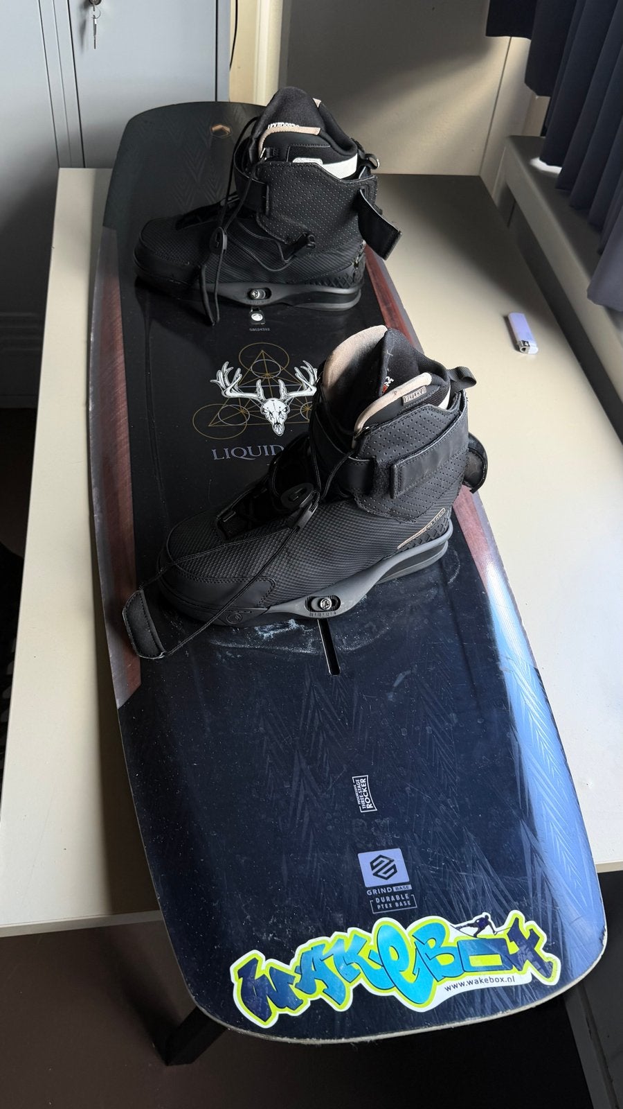 Liquid Force Wakeboard  142 met bindingen 42 - Gebruikt, Ophalen of Verzenden, Gebruikt, Overige typen, Met vinnen