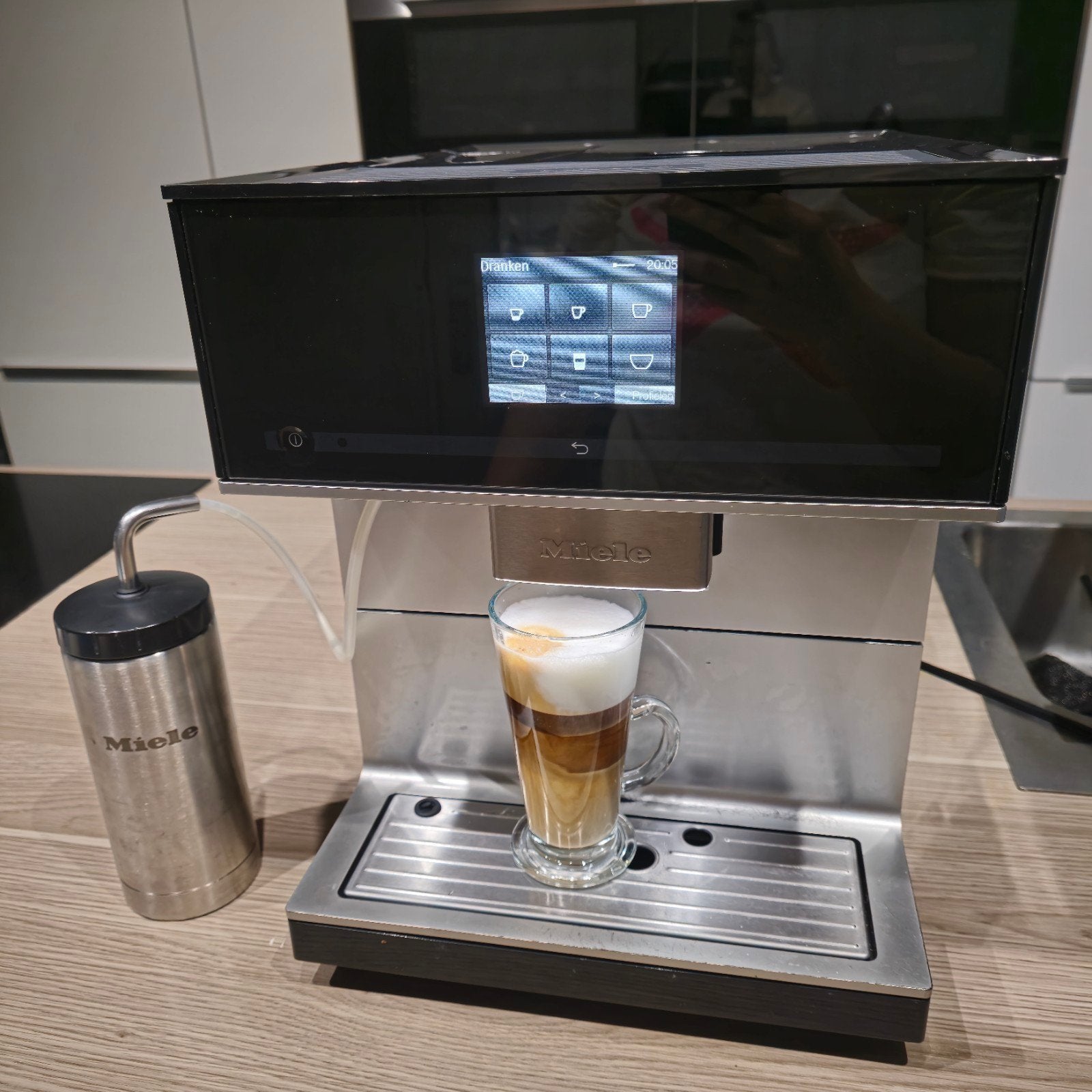 Miele koffiezetapparaat, Witgoed en Apparatuur, Koffiezetapparaten, Gebruikt, Koffiemachine, 2 tot 4 kopjes, Koffiebonen
