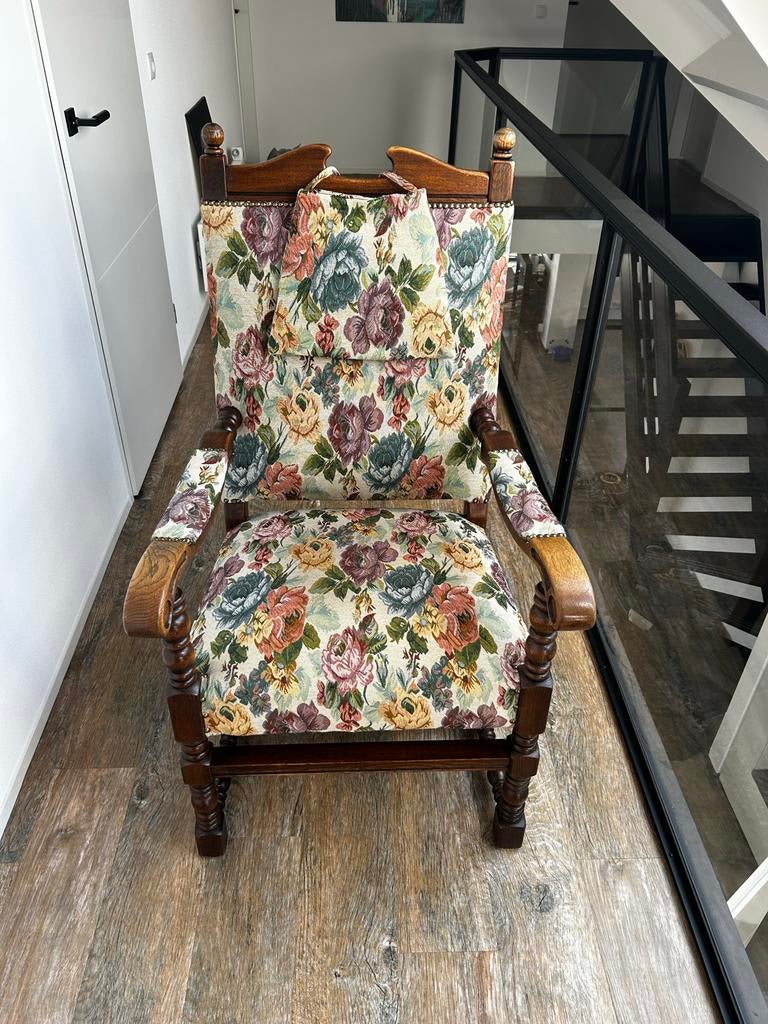 Antieke stoel, opnieuw bekleed (oma stoel), Antiek en Kunst, Antiek | Meubels | Stoelen en Banken, Ophalen