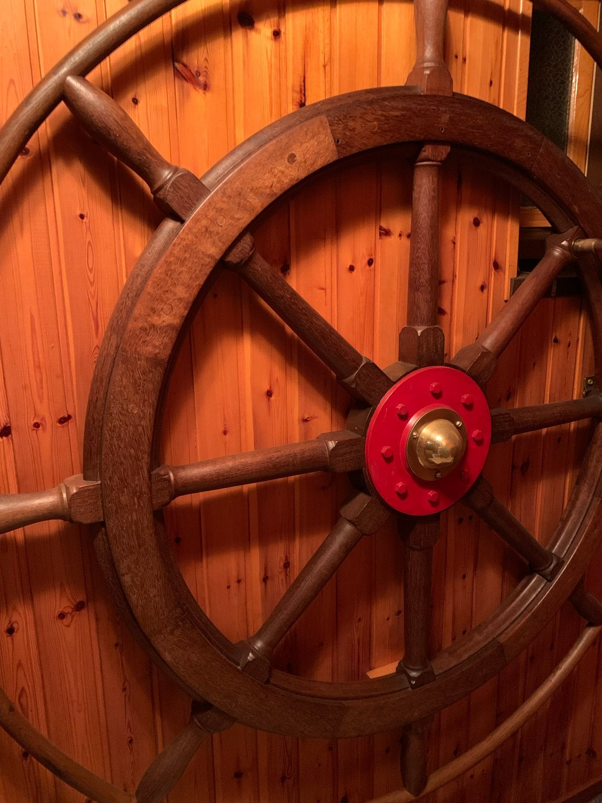 Grote decoratieve scheepsstuurwiel - Hout en messing, Antiek en Kunst, Ophalen