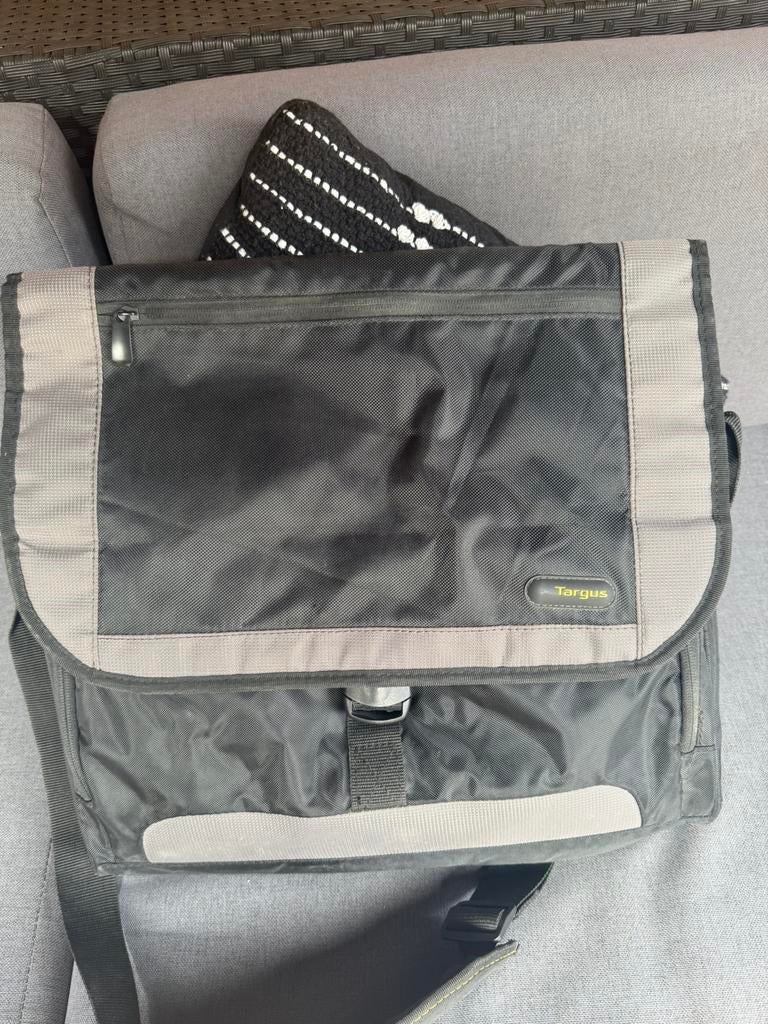 Laptoptas Targus. Nooit gebruikt. Met los laptop-slot!, Ophalen of Verzenden, 17 inch of meer, Zo goed als nieuw