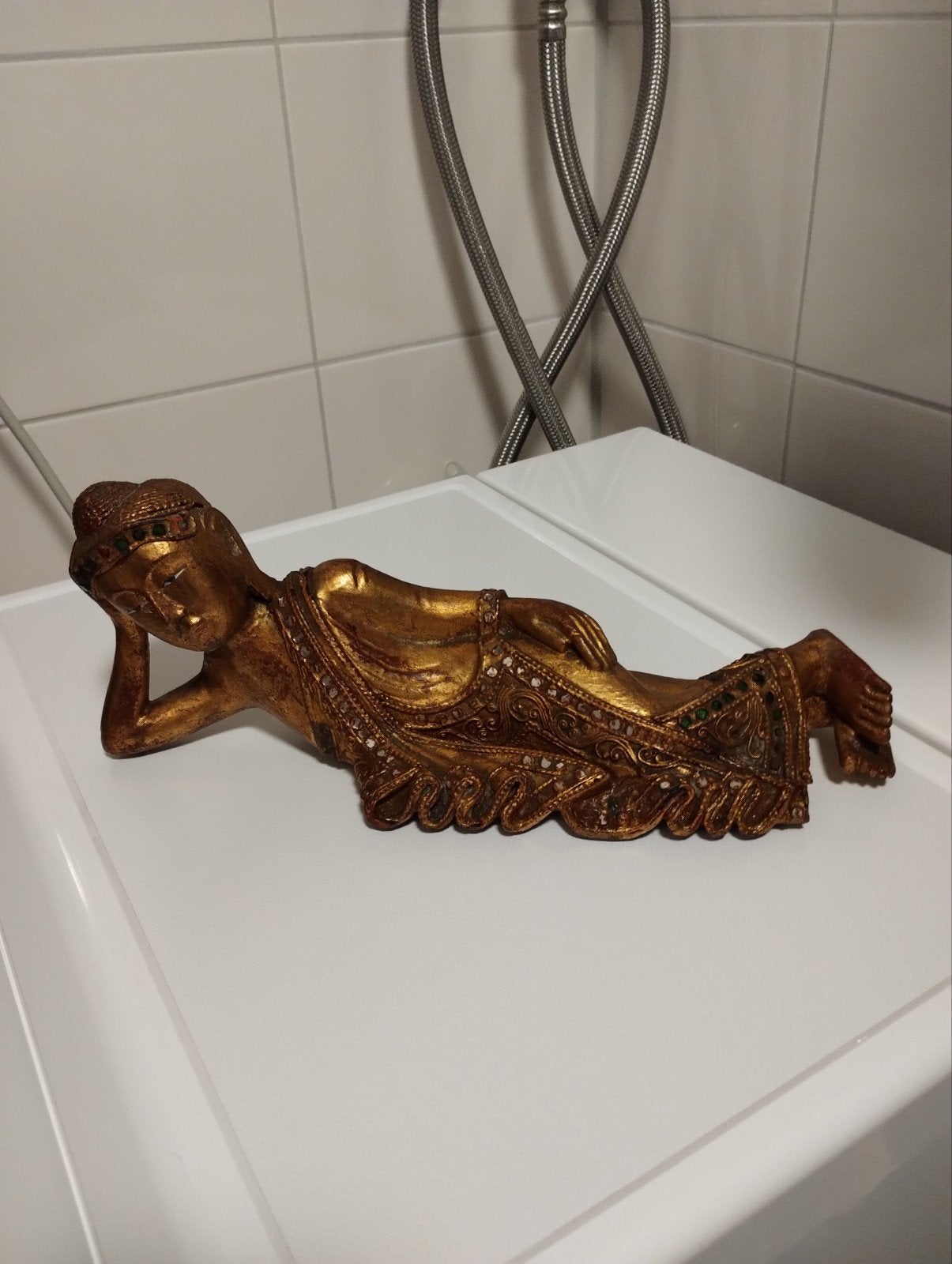 Oude houten liggende buddha, Huis en Inrichting, Woonaccessoires | Boeddhabeelden, Ophalen of Verzenden