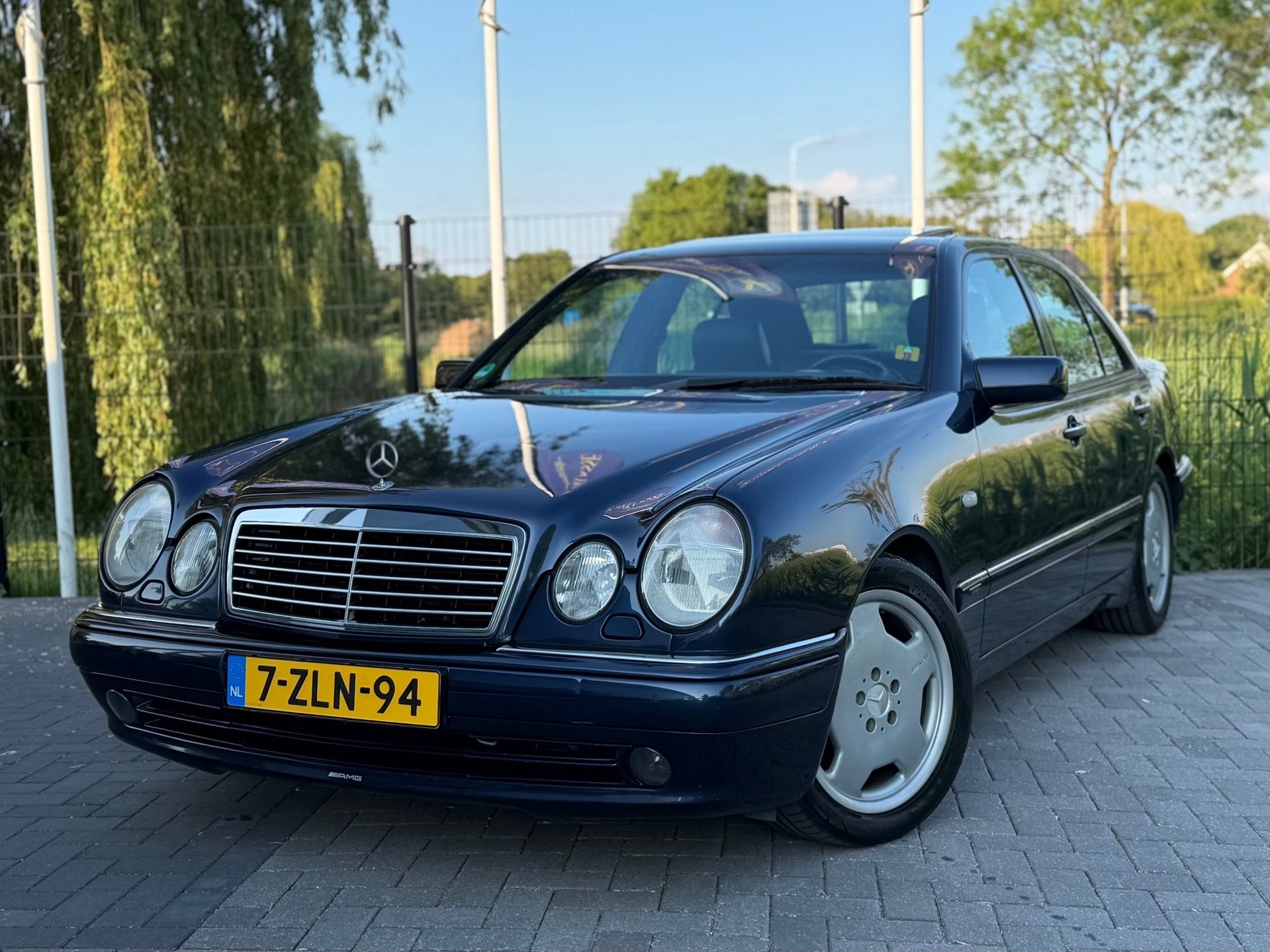 Mercedes-Benz E-klasse 280 V6 AMG PAKKET / CLIMA / LEDER / S, Auto's, Euro 2, Achterwielaandrijving, Zwart, Blauw