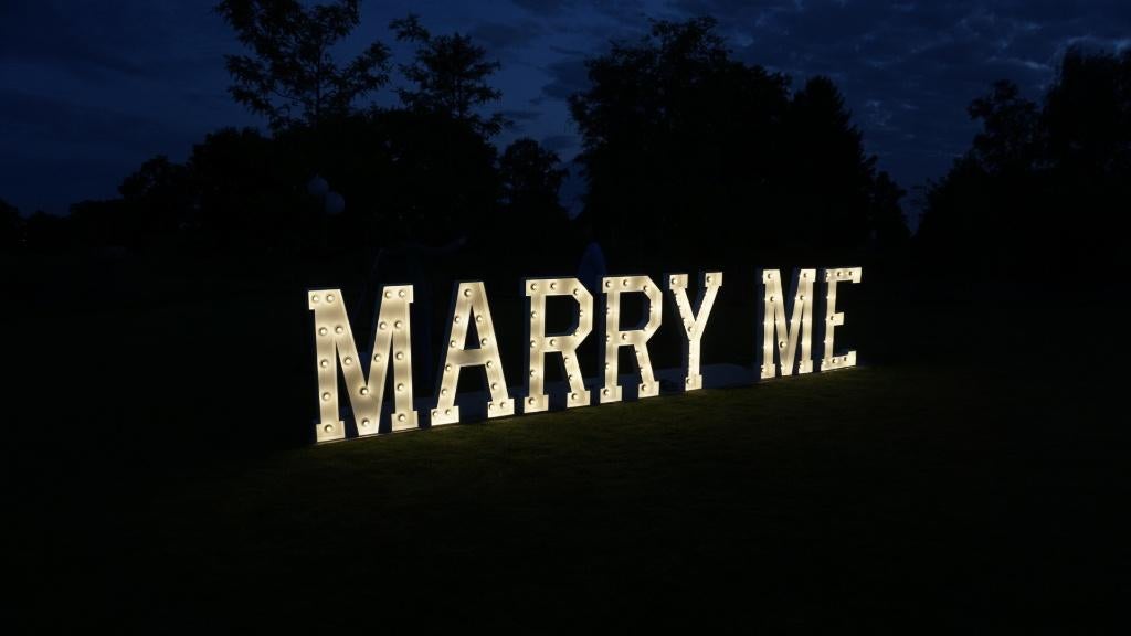 Lichtletters XXL 'MARRY ME', Ophalen, Zo goed als nieuw, Geboorte of Huwelijk