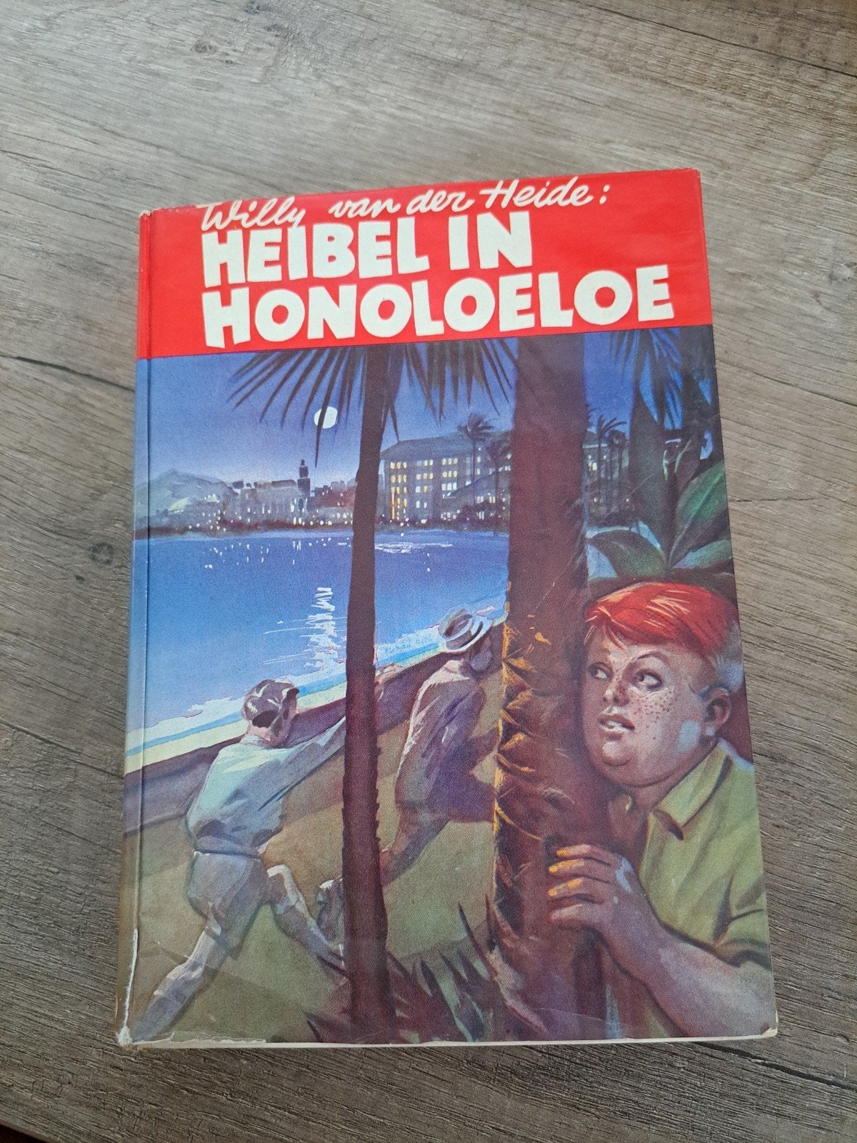 Heibel in Honoloeloe - Willy van der Heide (De Kameleon), Boeken, Ophalen of Verzenden, Gelezen, Willy van der Heide