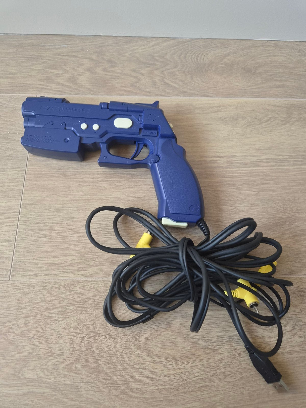 PS2 GUNCON 2 Gun Controller blauw - Werkt alleen op CRT TV, Ophalen of Verzenden
