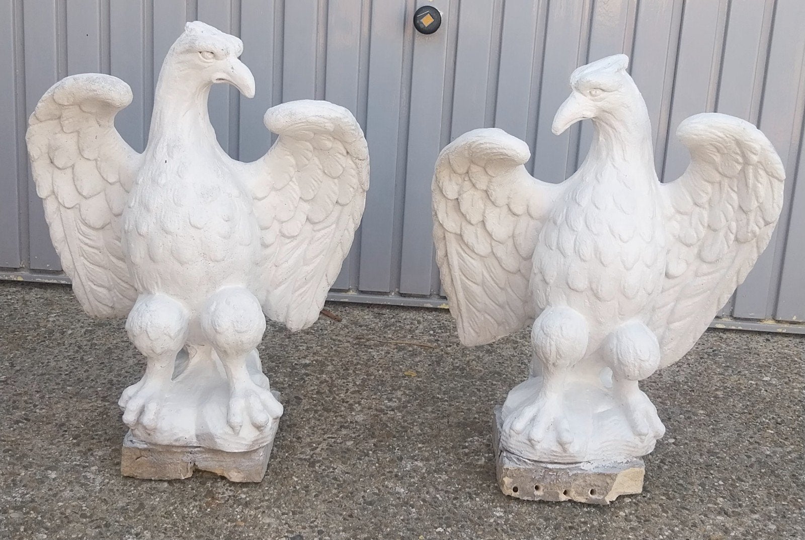 2 prachtige decoratieve tuinbeelden arend adelaar, Ophalen, Zo goed als nieuw, Beton, Dierenbeeld