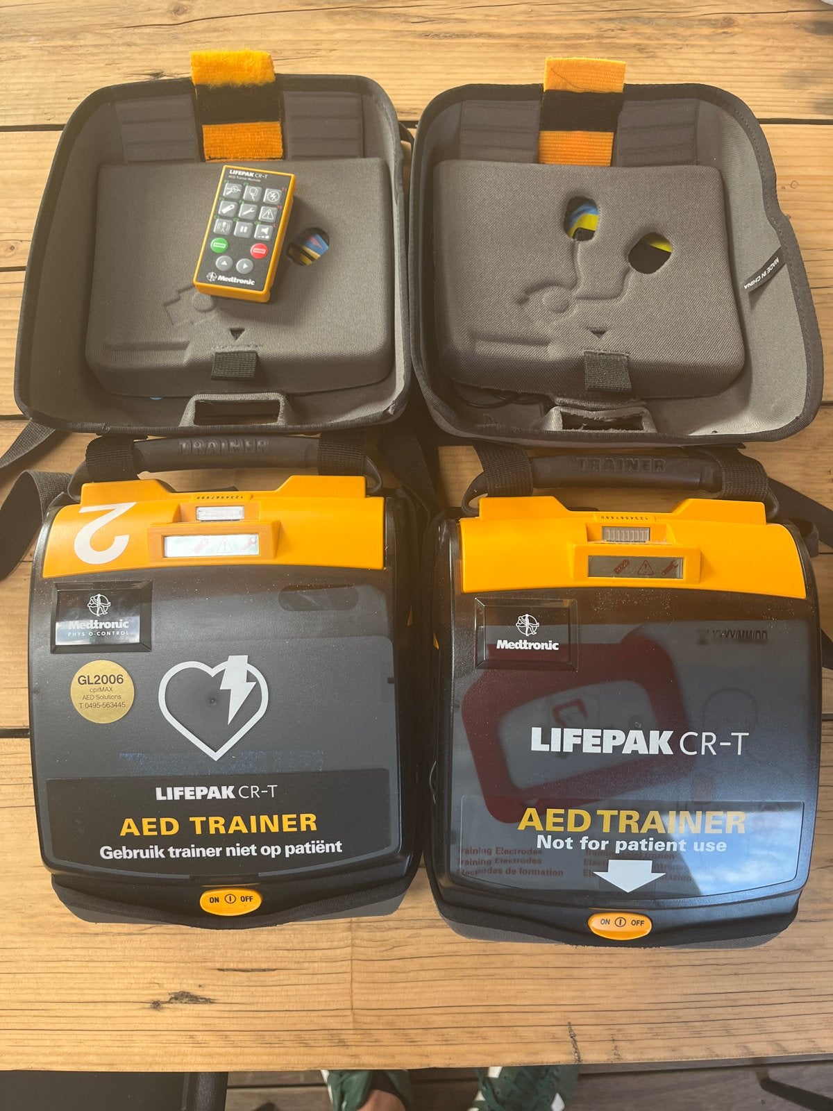 Set van 2 Medtronic LIFEPAK CR-T AED Trainers + Afstandsbedi, Diversen, Ophalen of Verzenden, Zo goed als nieuw