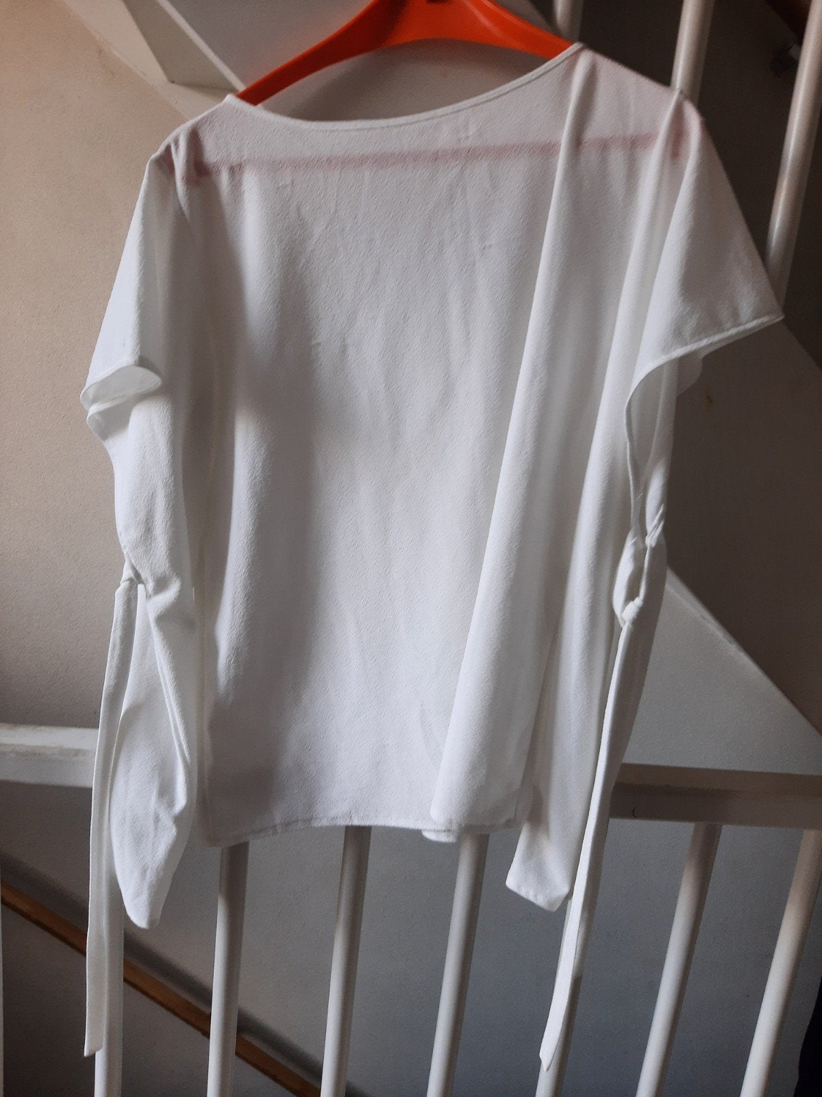 Witte blouse met korte mouwen en strikdetails, Maat 38/40 (M), Wit, Nieuw, Ophalen of Verzenden