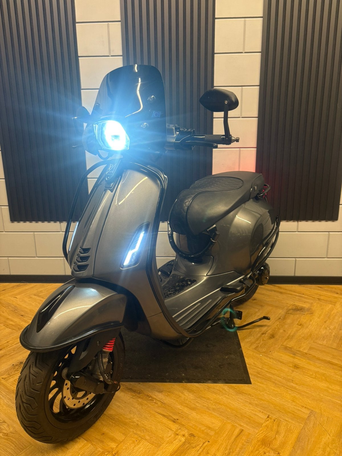 VESPA SPRINT 4T 3V BROM 2019 FULL OPTION PORSCHE AGAAT GRIJS, Overige modellen, Maximaal 45 km/u, Ophalen of Verzenden, Zo goed als nieuw