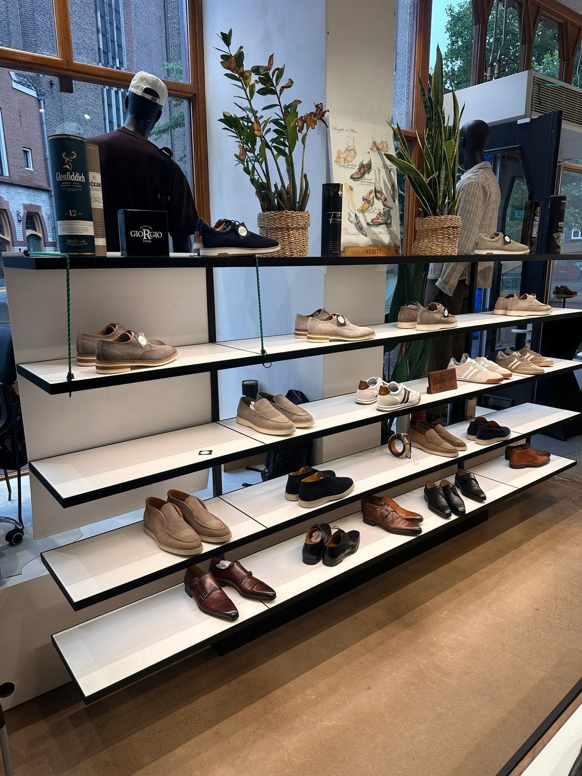 Wand planken presentatie schoenen voor mancave / inbouwkast, Ophalen