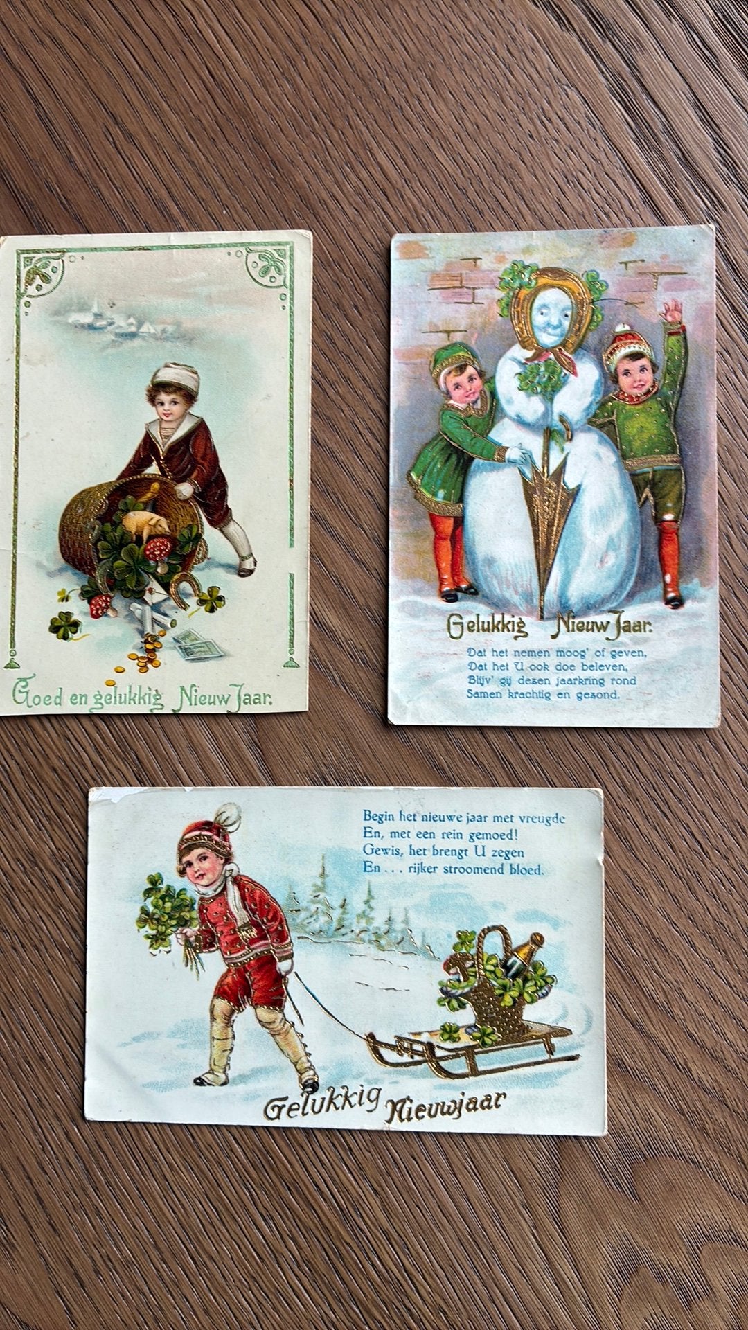 Nieuwjaar. 3 kaarten, goudopdruk, slee, klaver, sneeuwpop, Ophalen of Verzenden, 1920 tot 1940, Gelopen