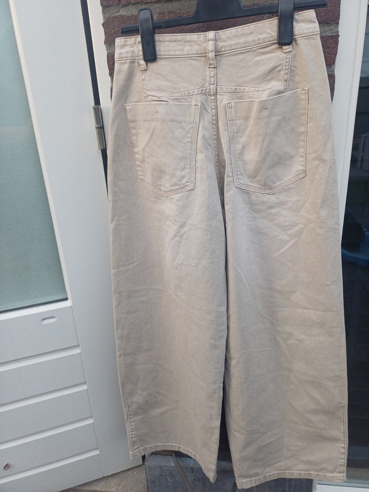 Bershka jeans - Beige, Maat 34, Kort, Beige, Zo goed als nieuw, Maat 34 (XS) of kleiner