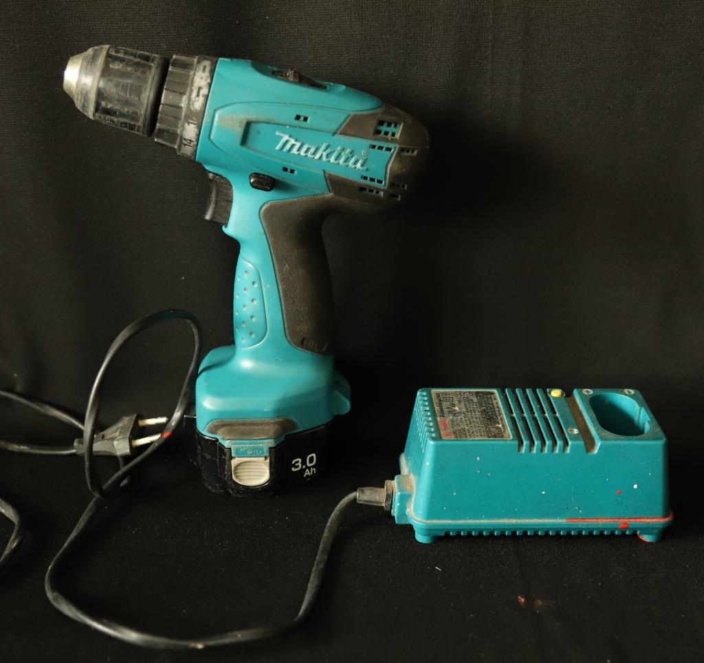 Makita 6271D, Ophalen of Verzenden, Gebruikt, Boor- en Schroefmachine, Variabele snelheid