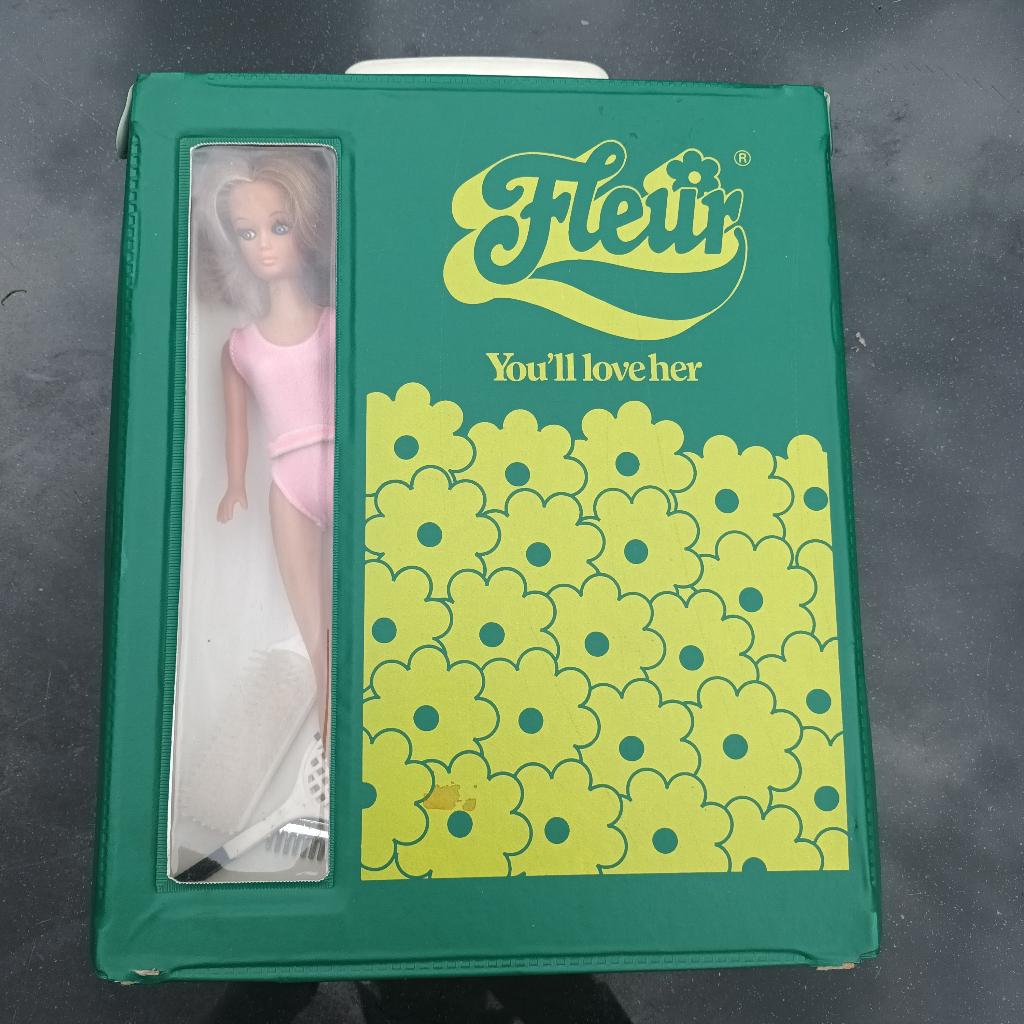 fleur pop vintage speelgoed koffer fleur met kleding, Ophalen of Verzenden, Gebruikt, Pop